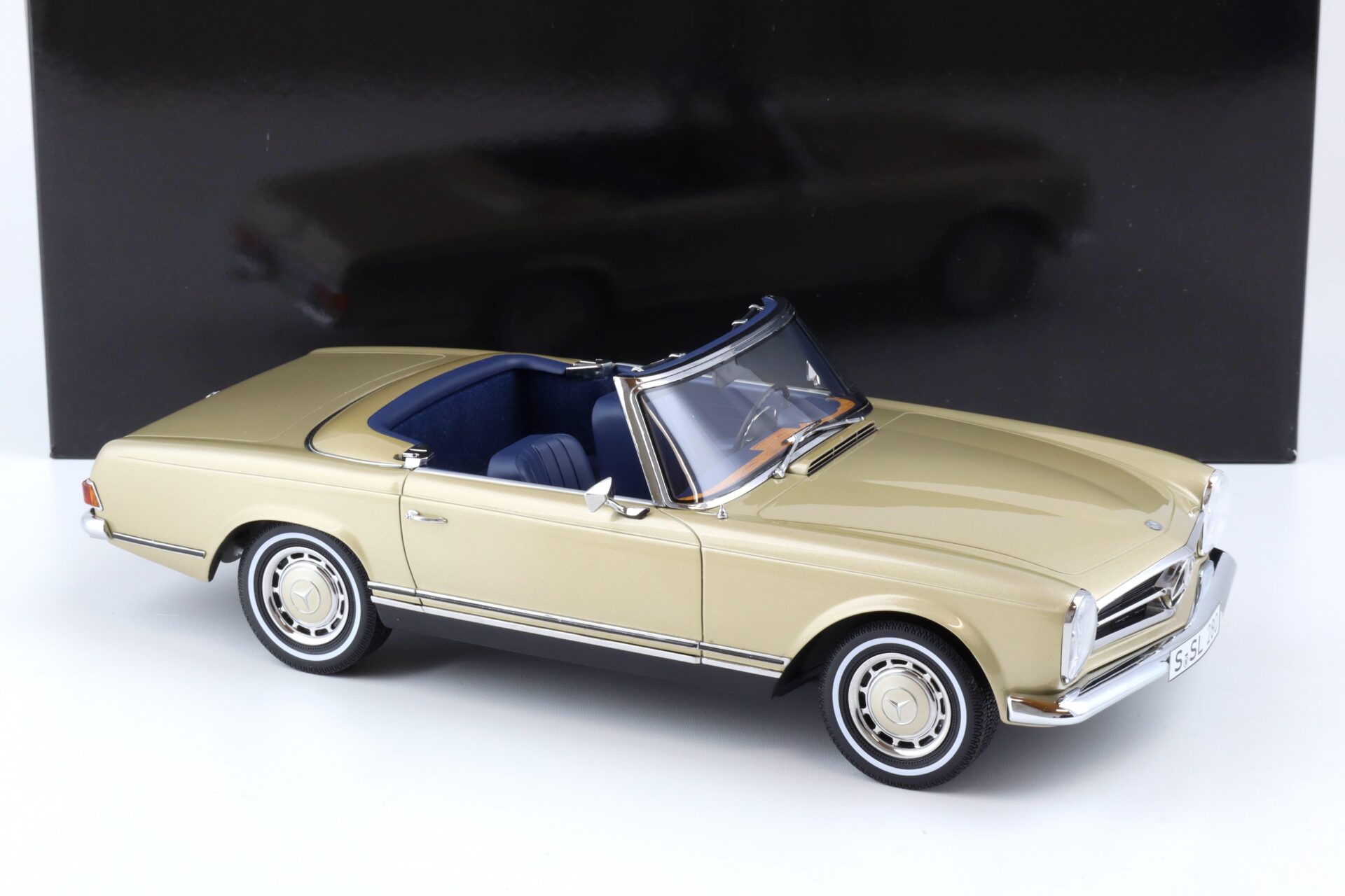 1:12 Premium ClassiXXs Mercedes 280 SL (W113) Pagode gold metallic