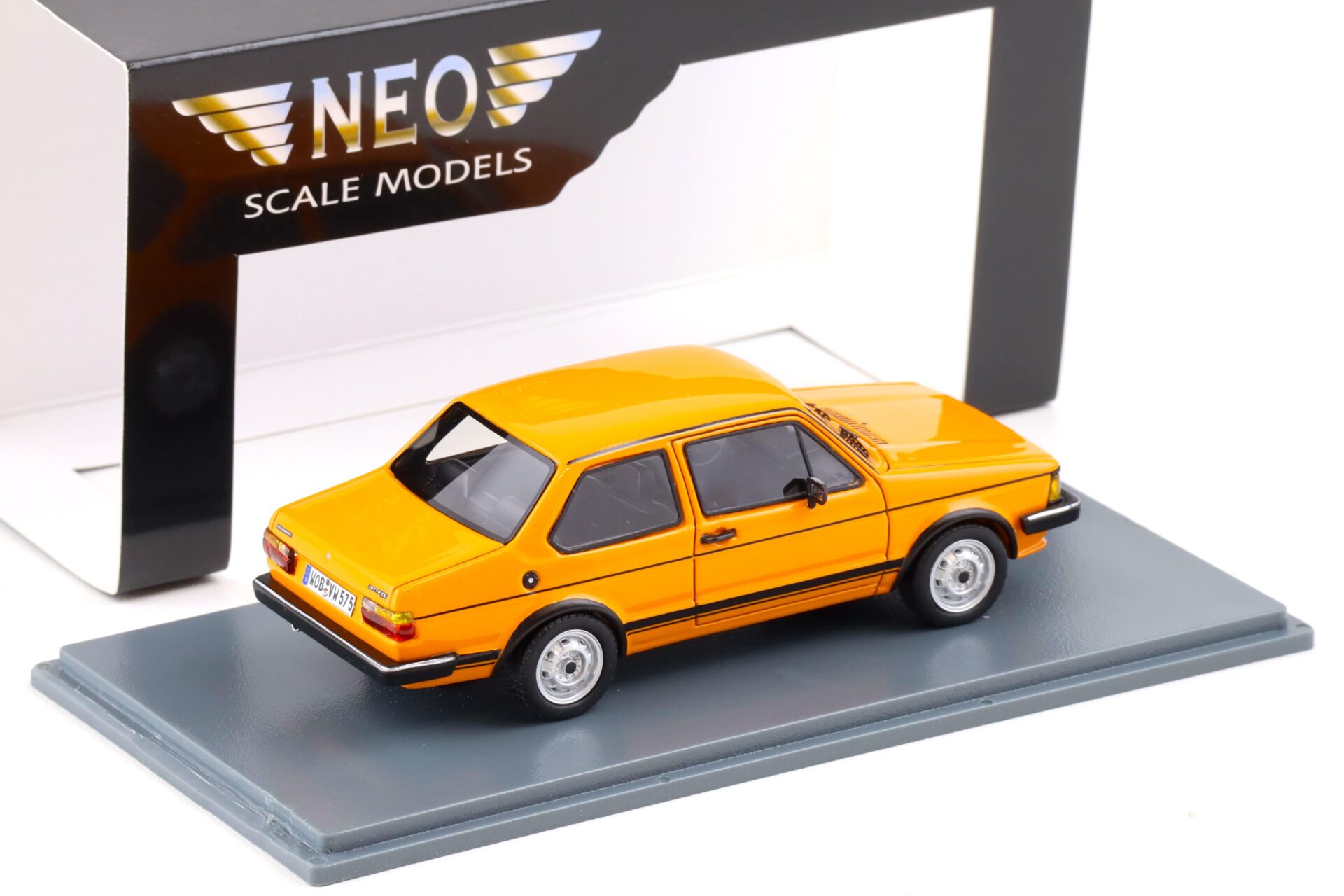 1:43 NEO VW Jetta MK1 orange 1980 43575 – Premium-Modelcars