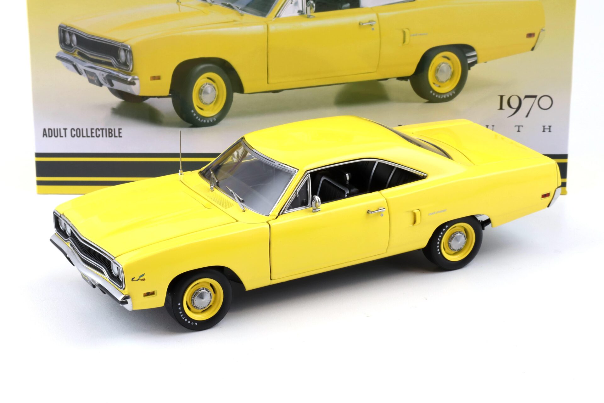 ID 84809 orig.jpg 1:18 GMP 1970 Plymouth Road Runner Lemon Twist yellow with black interior