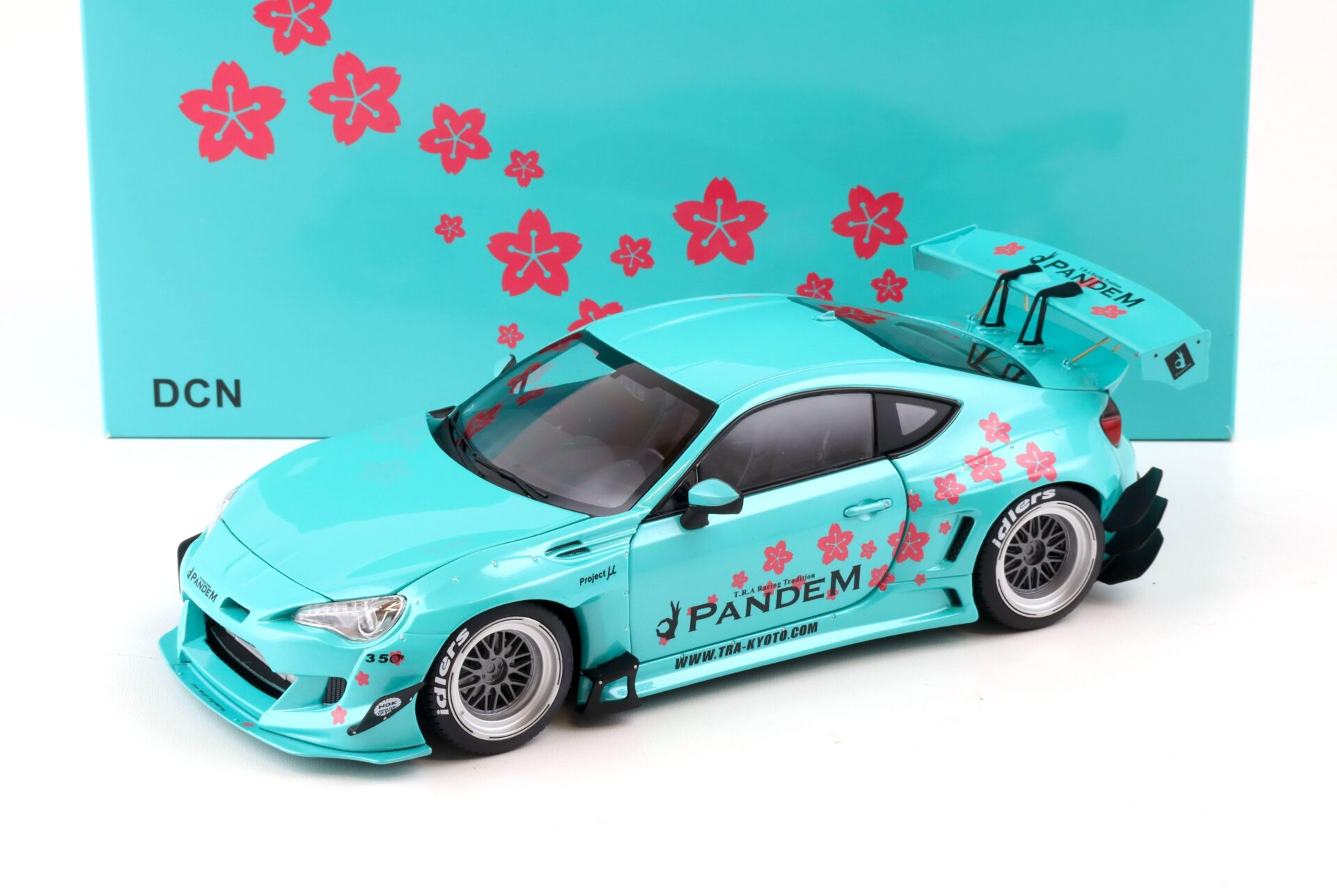ID 84818 orig.jpg 1:18 DCN Toyota 86 Rocket Bunny Pandem GT86 V3 Sakura green Diecast