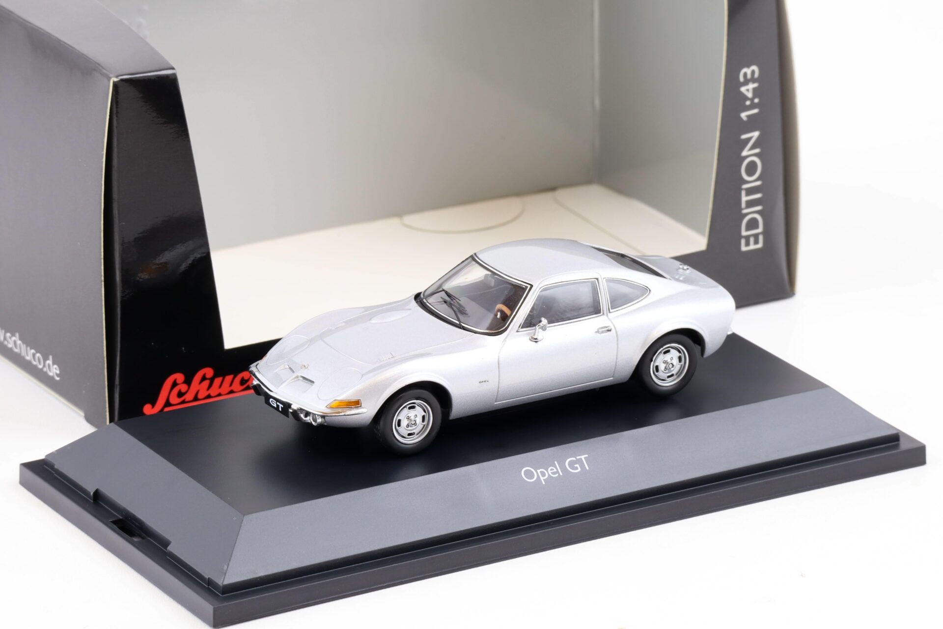ID 84910 orig.jpg 1:43 Schuco Opel GT Coupe silver metallic 05537