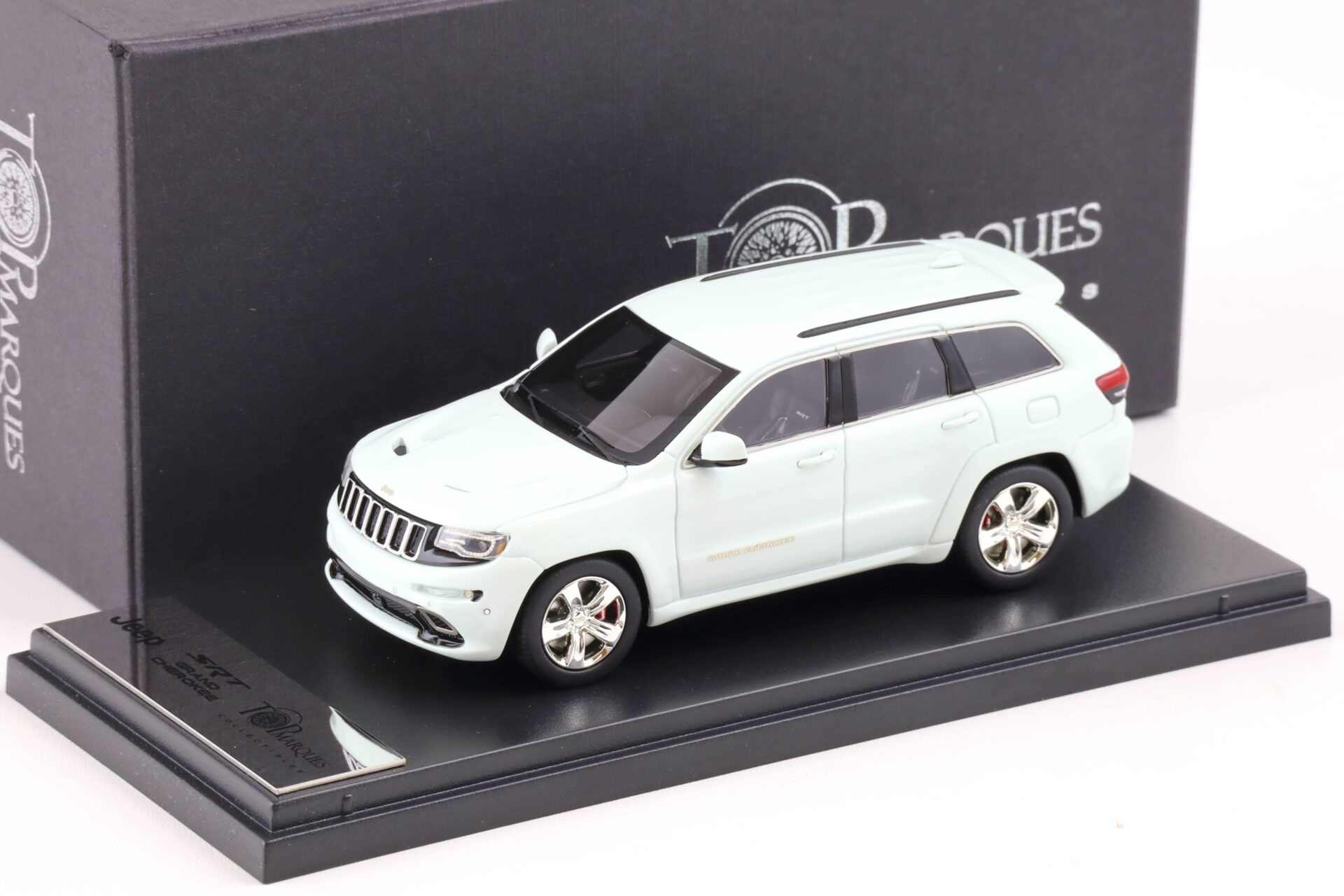 ID 85245 orig.jpg 1:43 Top Marques BBR Jeep Grand Cherokee SRT8 Bright white TOP4301BLHD