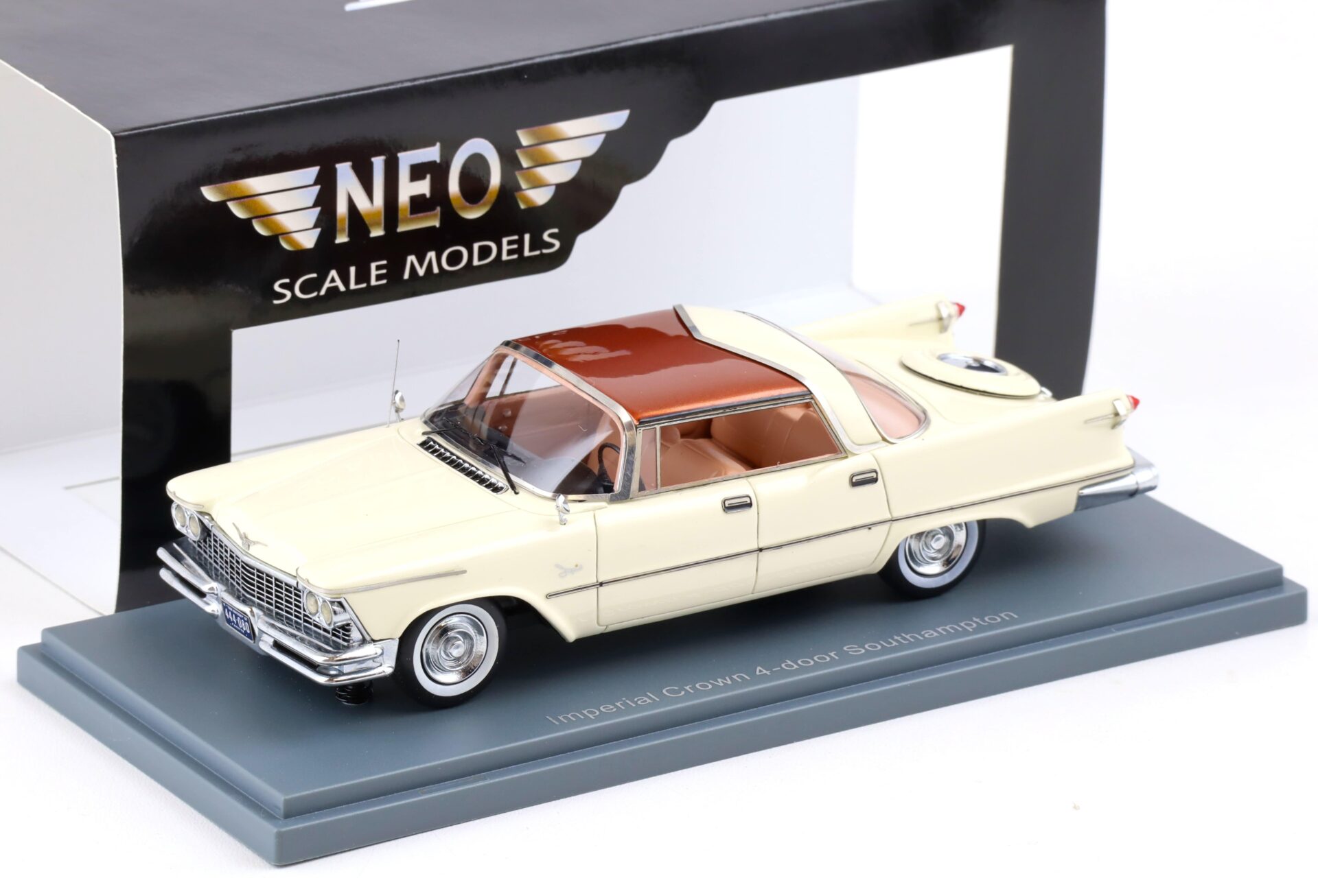 ID 85260 orig.jpg 1:43 NEO Chrysler Imperial Crown 4-door Southampton beige 1957