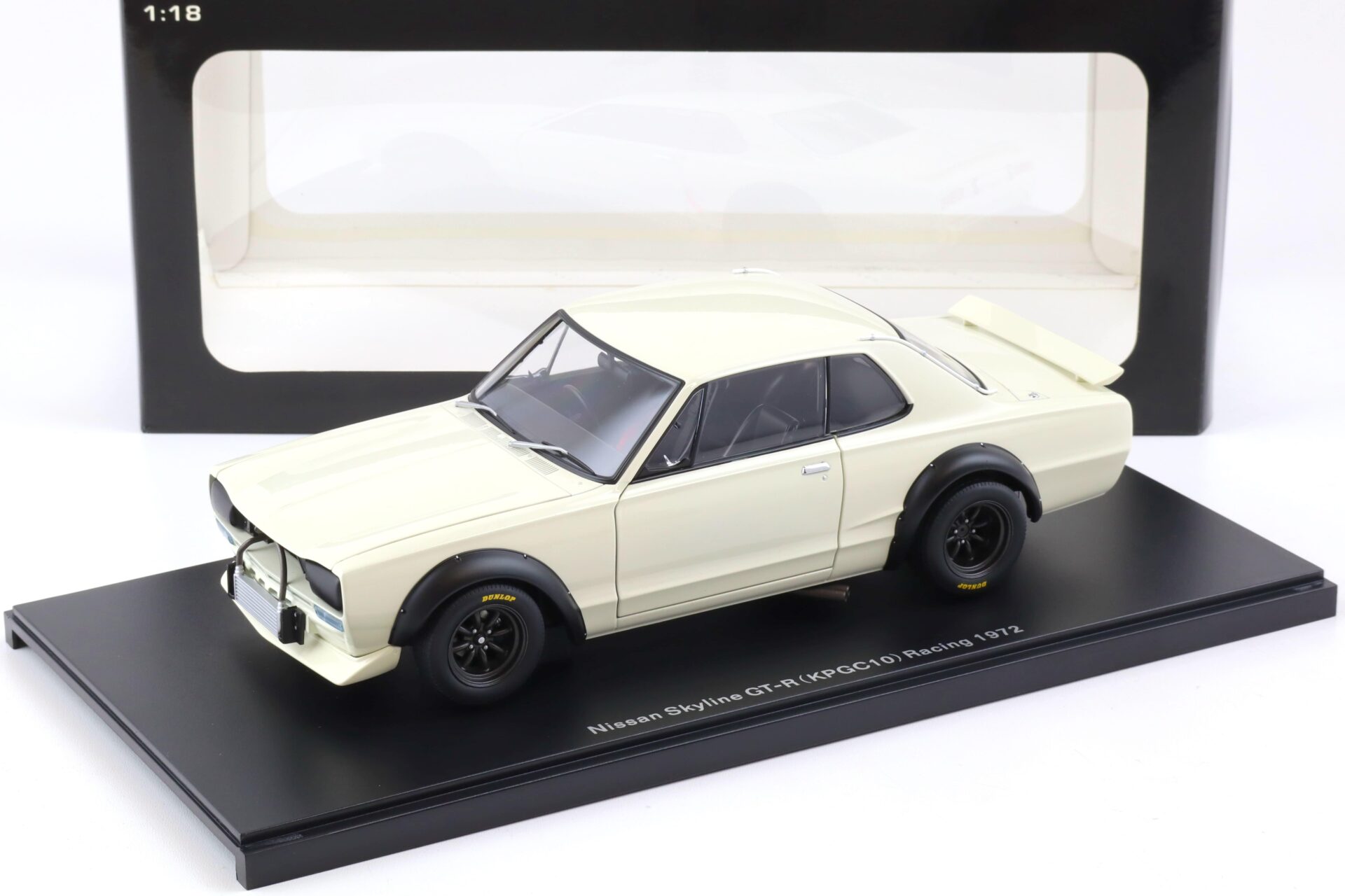 ID 85335 orig.jpg 1:18 AUTOart Nissan Skyline GT-R (KPGC-10) Racing 1972 white 87279