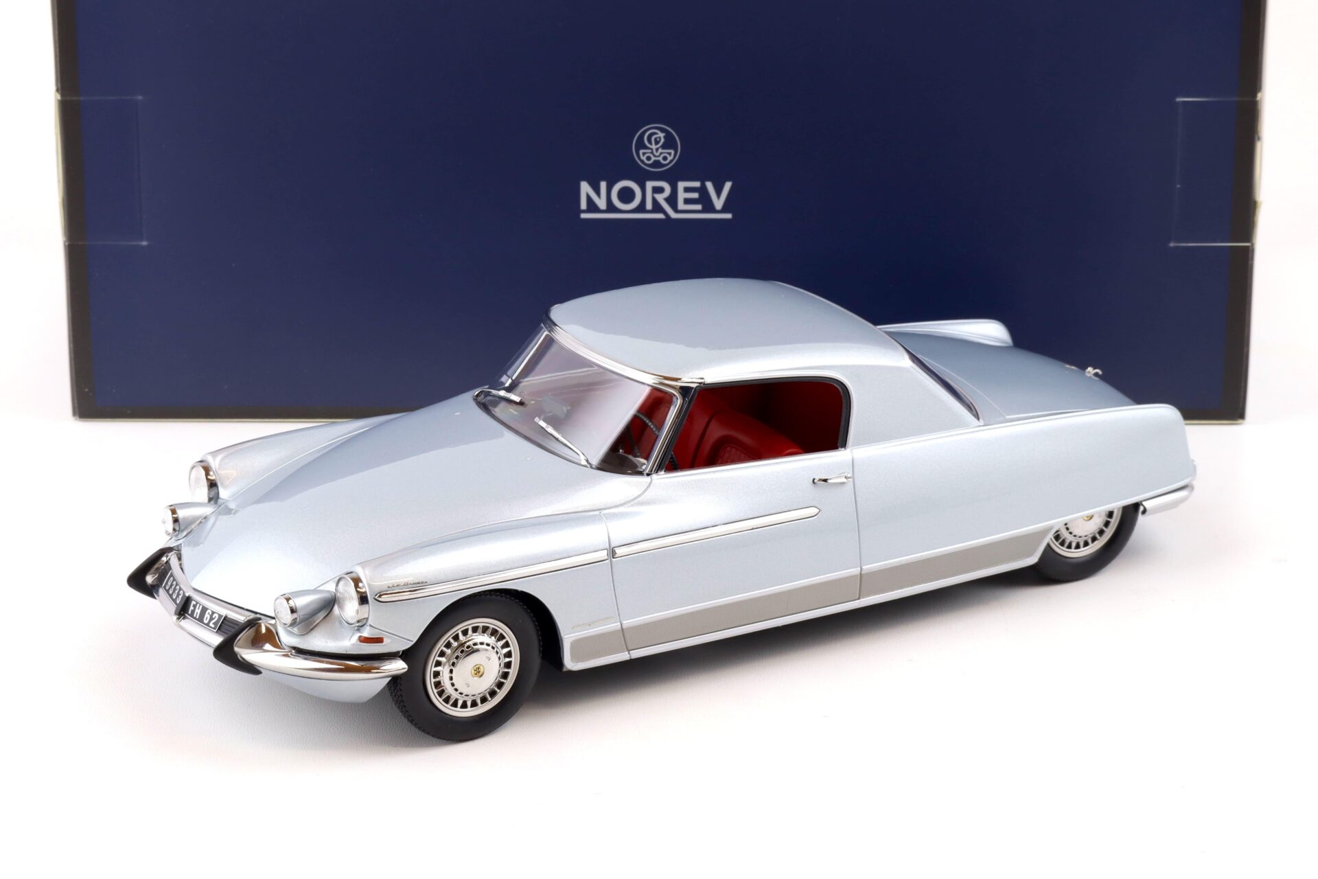 ID 85769 orig.jpg 1:18 Norev Citroen DS 19 Le Dandy 1964 silver - Limited 200 pcs.