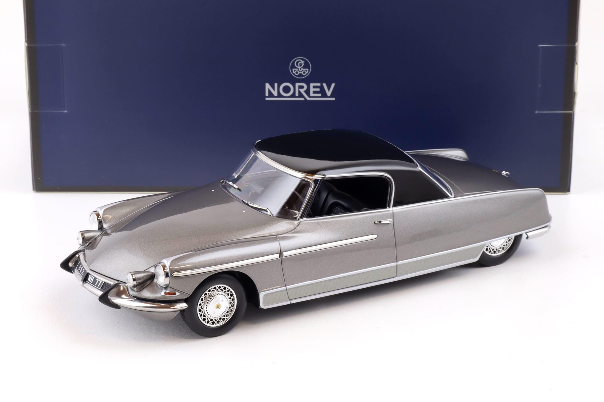 ID 85777 orig.jpg 1:18 Norev Citroen DS 19 Le Dandy 1964 grey & black - Limited 300 pcs.
