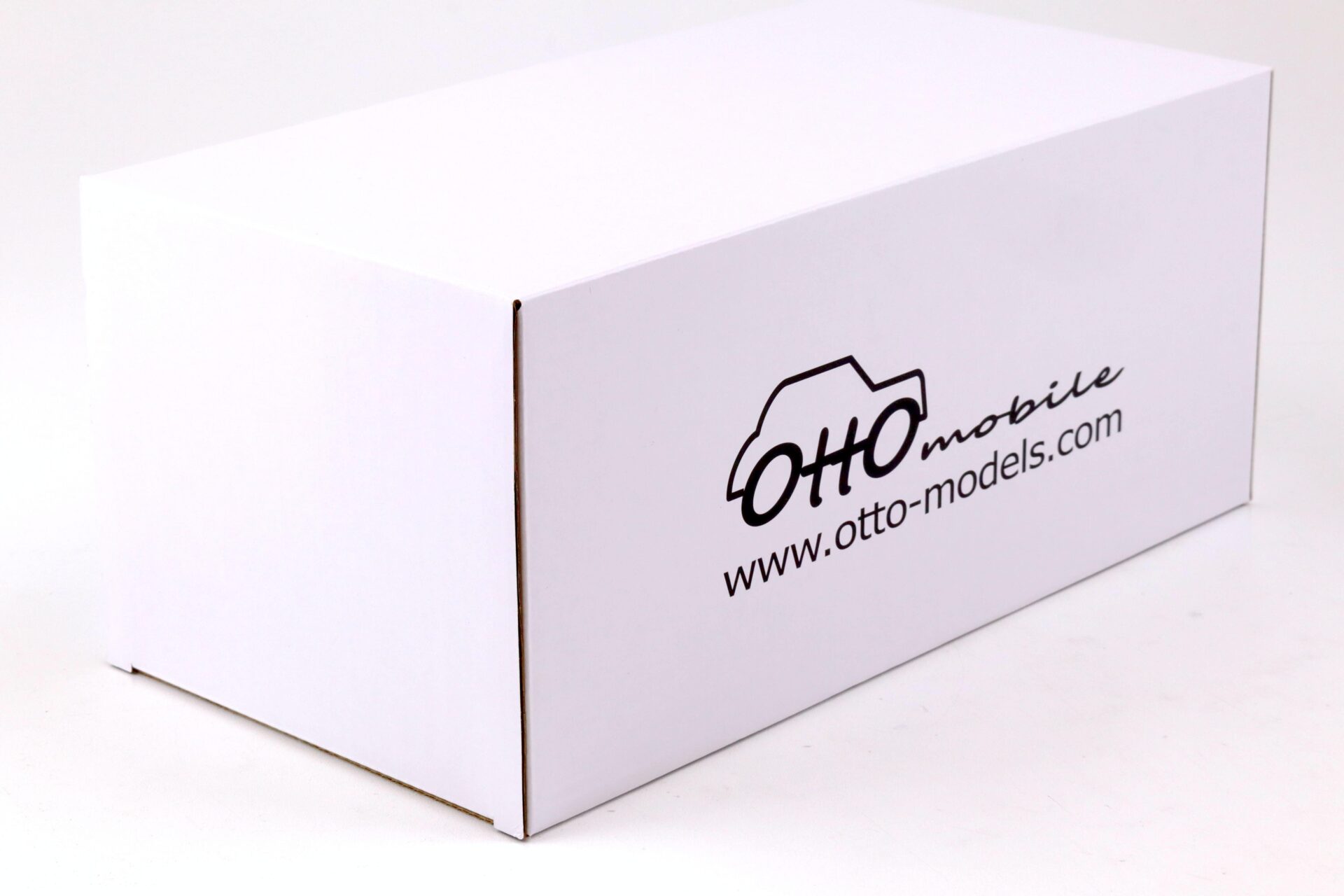 1:18 OTTO mobile OT443 Mercedes C36 AMG (W202) Limousine silver 1990