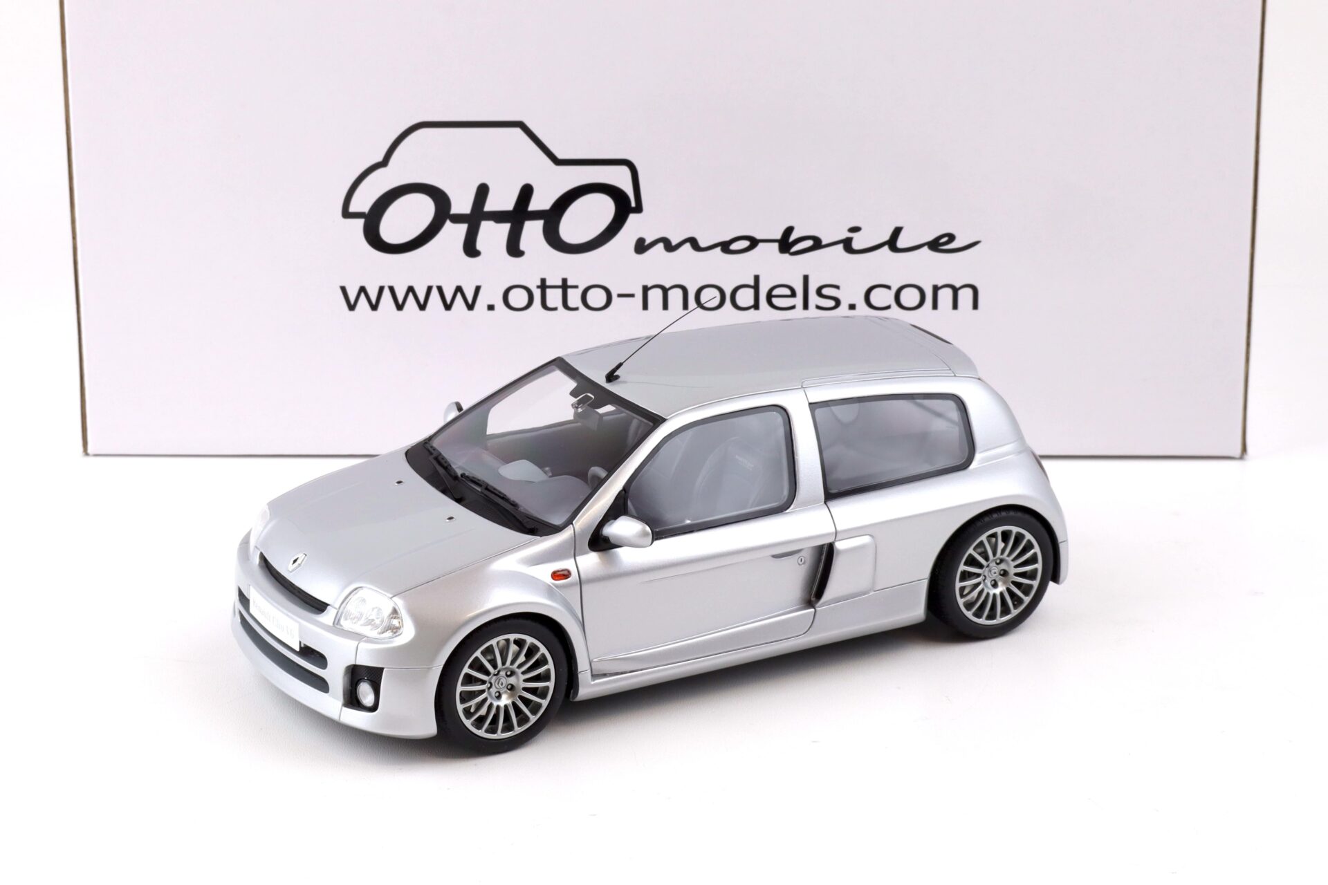 ID 85820 orig.jpg 1:18 OTTO mobile OT1034 Renault Clio V6 Phase 1 silver 2001
