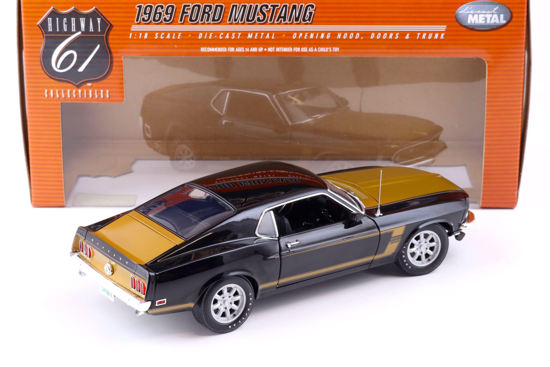 1:18 Highway61 Ford Mustang Boss 302 Coupe Smokey Tribute black/ gold 50730