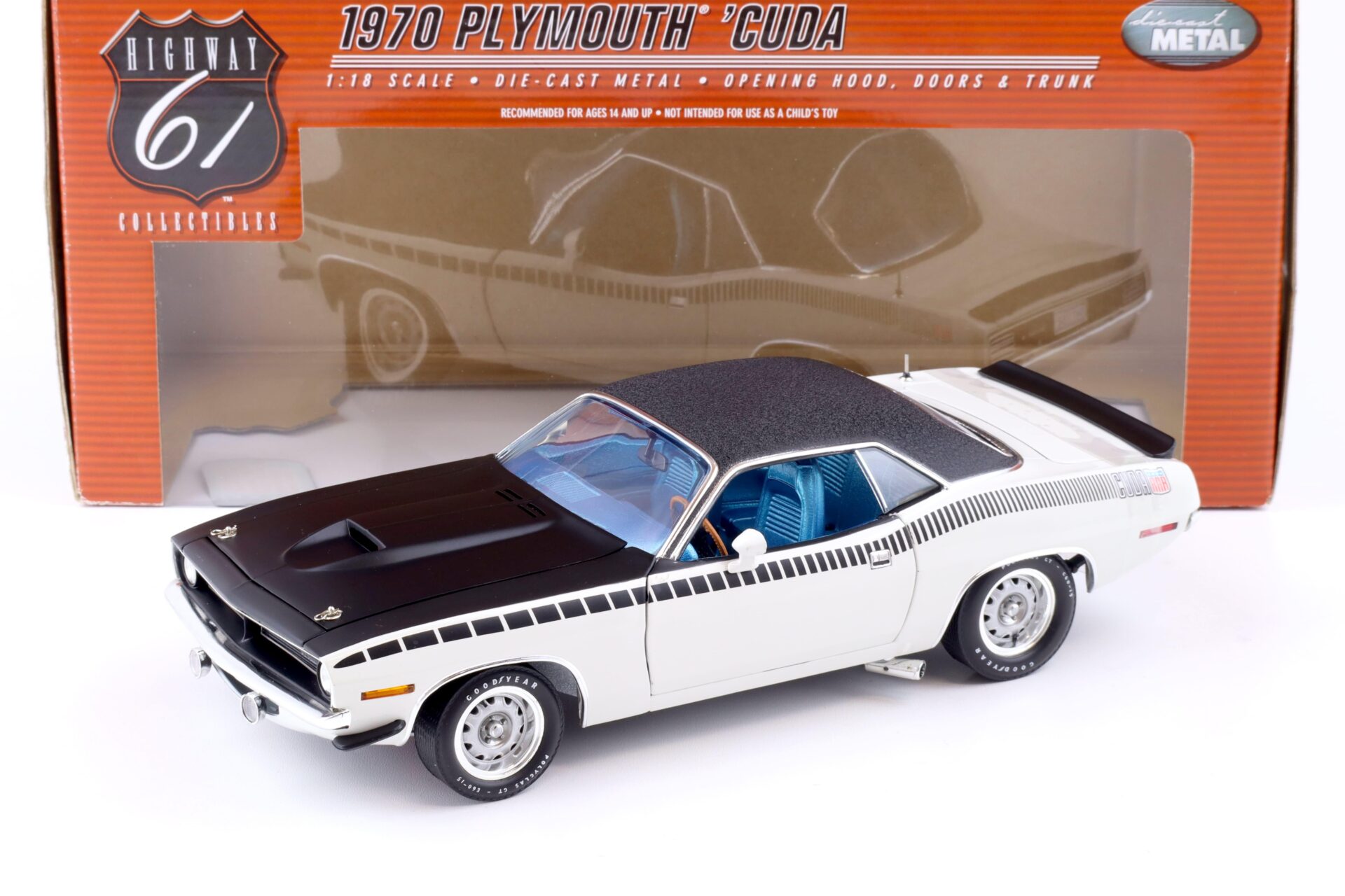 ID 85892 orig.jpg 1:18 Highway61 Plymouth Cuda AAR Coupe 1970 white/ black vinyl roof 50613