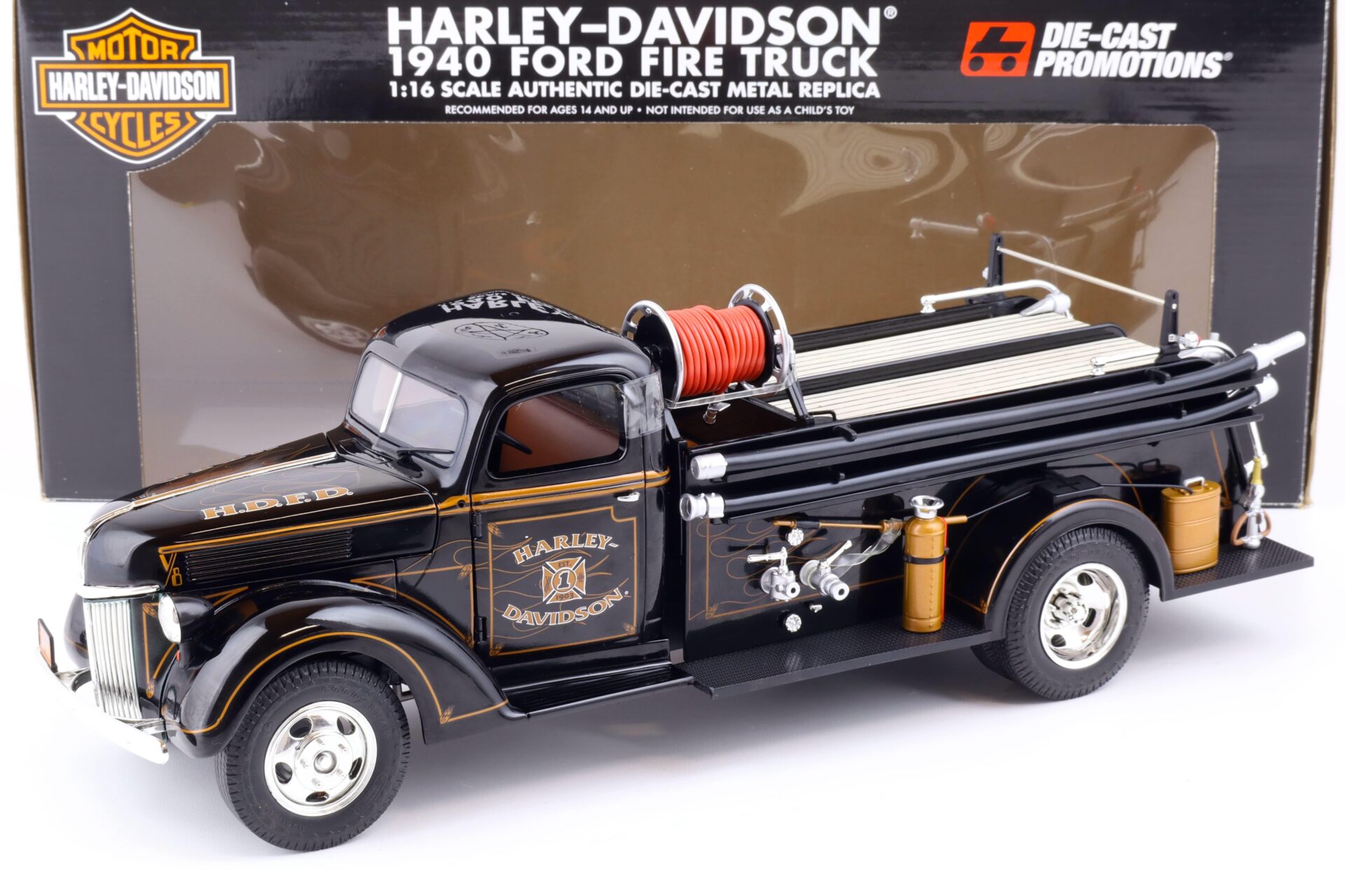 ID 85958 orig.jpg 1:16/ 1:18 Highway61 HARLEY DAVIDSON 1940 Ford Fire Truck black 81044