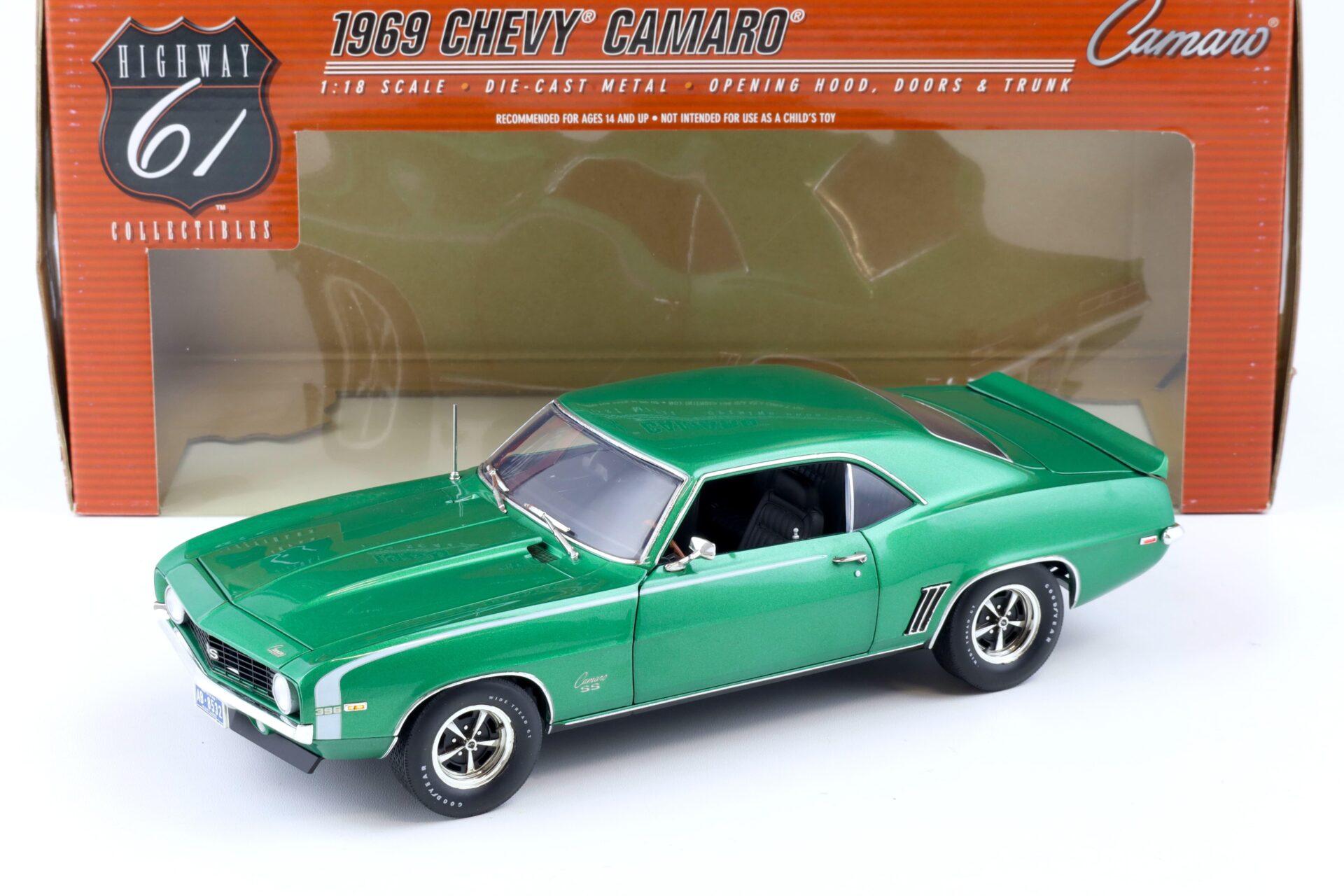 ID 86319 orig.jpg 1:18 Highway61 Chevrolet Camaro SS 396 Coupe green metallic 50384