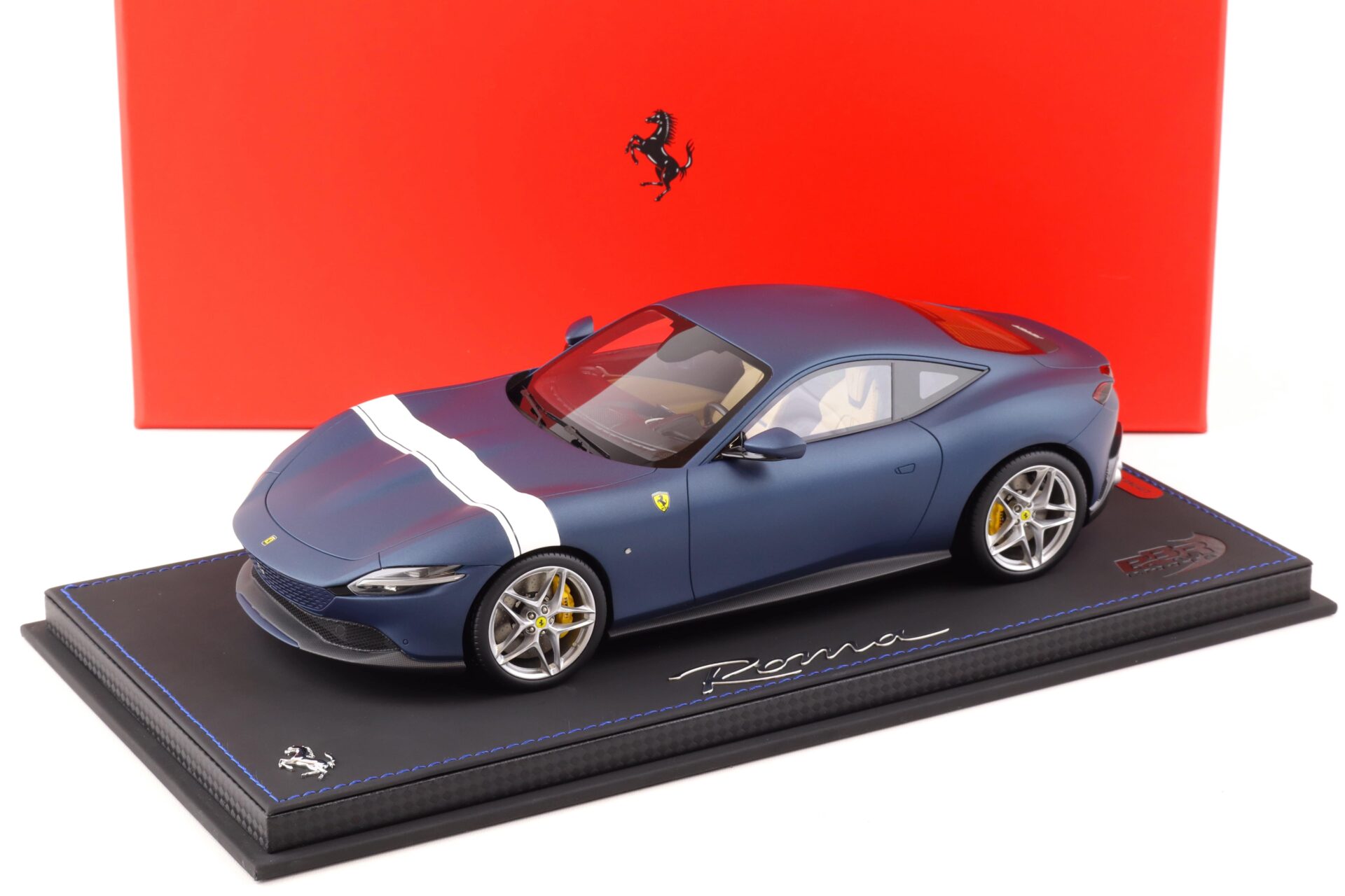 ID 86693 orig.jpg 1:18 BBR Ferrari Roma matt blue Abu Dhabi/ white stripe with Showcase - Limited 24 pcs.