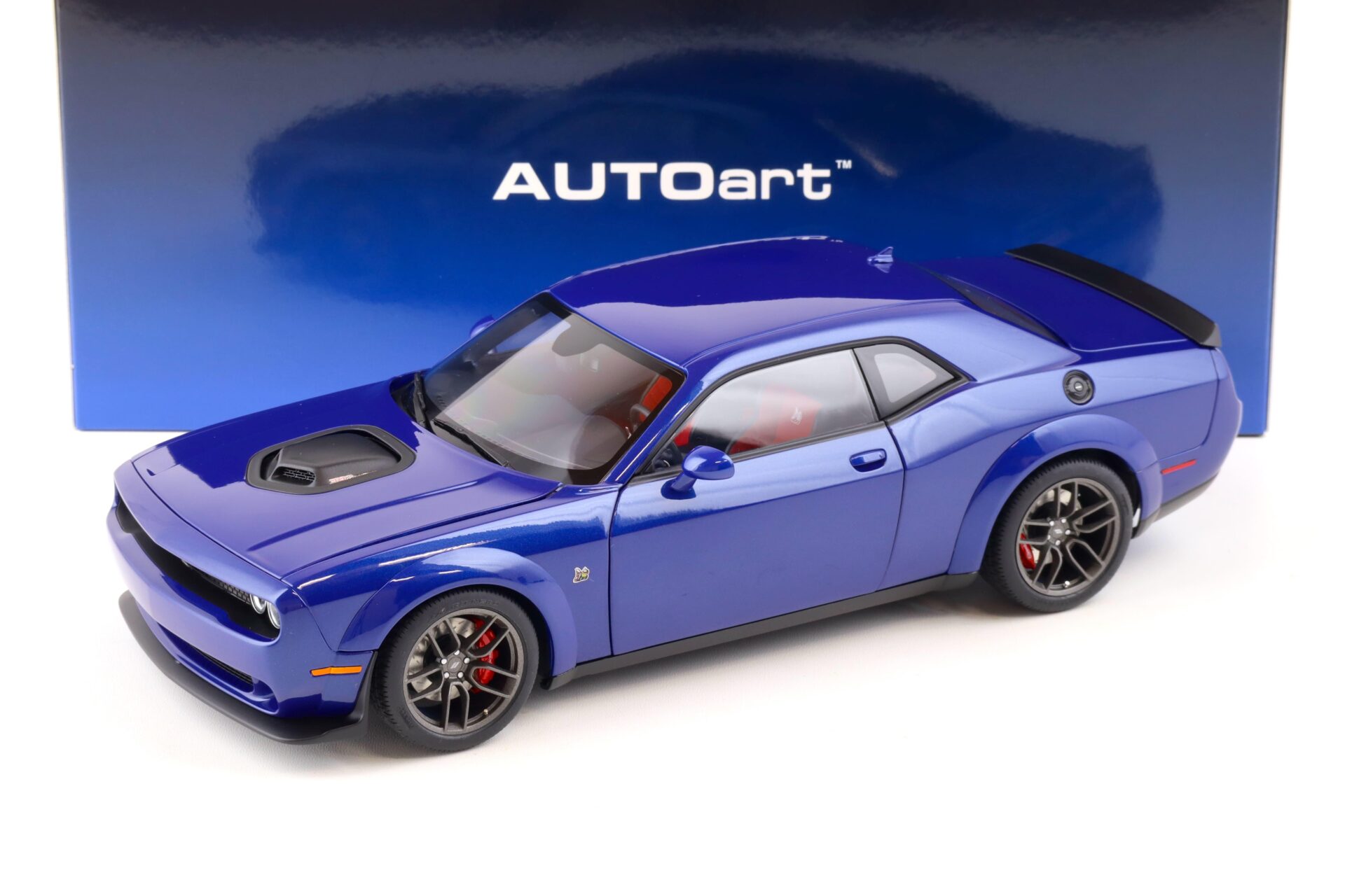ID 86869 orig.jpg 1:18 AUTOart Dodge Challenger R/T Scat Pack Widebody 2022 Indigo blue 71772
