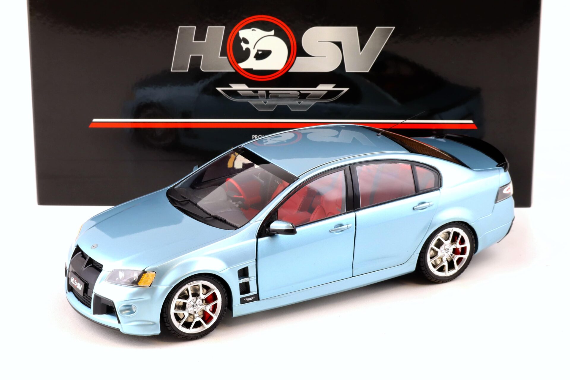 ID 86936 orig.jpg 1:18 APEX Holden HSV Commodore W427 Panorama silver Sydney Motorshow Car