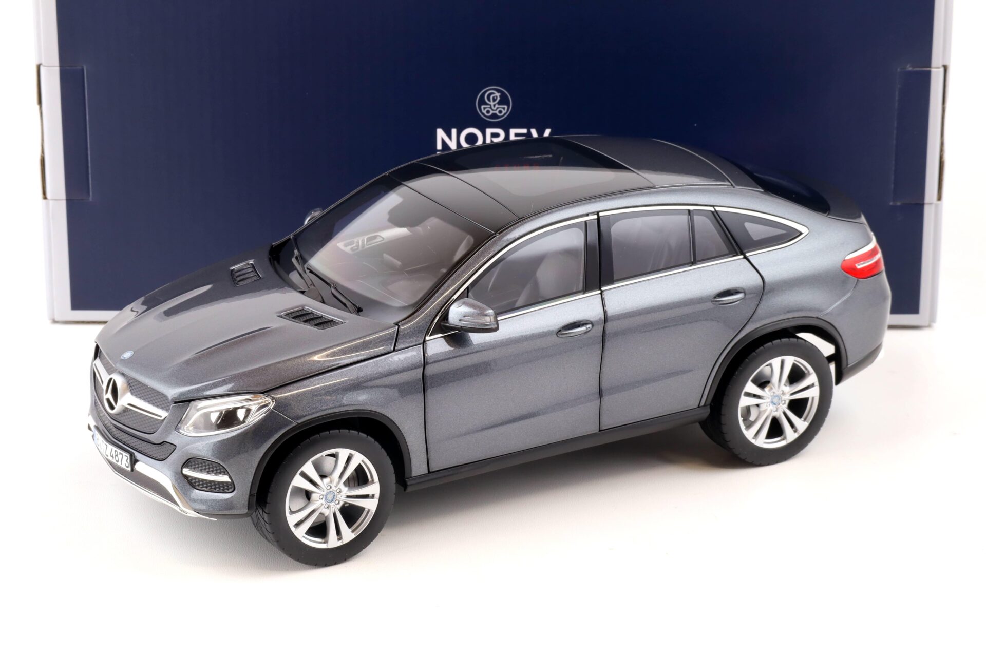 ID 87007 orig.jpg 1:18 Norev Mercedes GLE Coupe 2015 grey metallic 183790