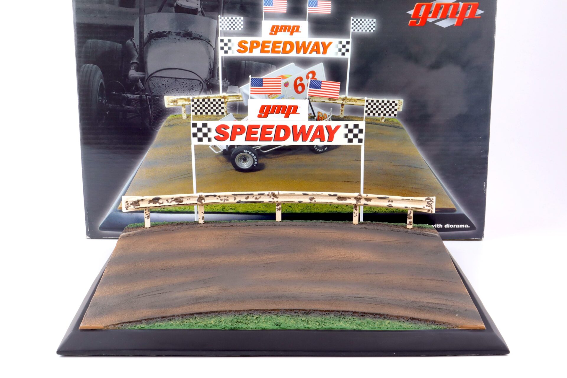ID 87168 orig.jpg 1:18 GMP Scale Diorama Dirt Track Speedway G1800135