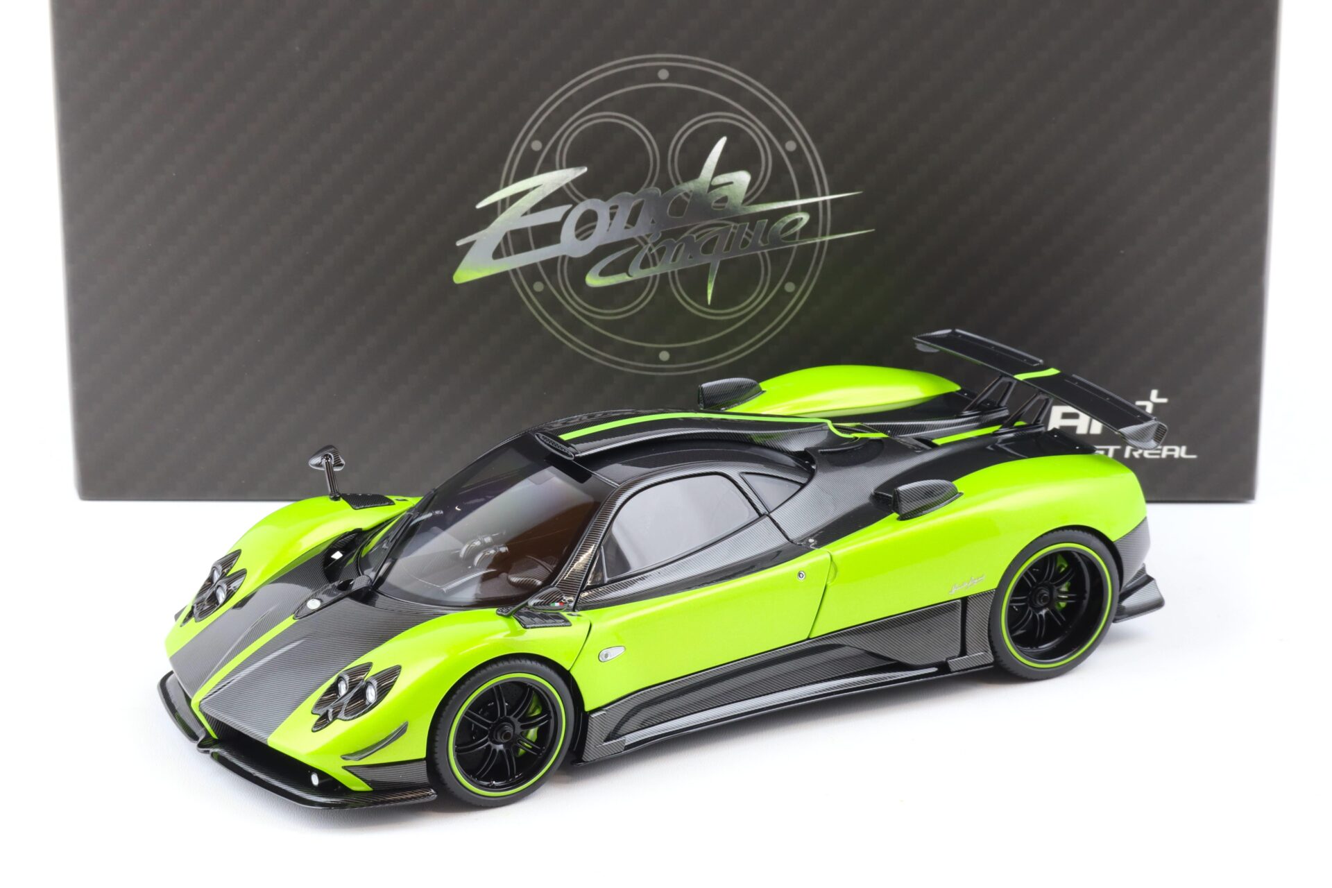 ID 87306 orig.jpg 1:18 Almost Real Pagani Zonda Cinque Coupe 2009 Verde Firenze green