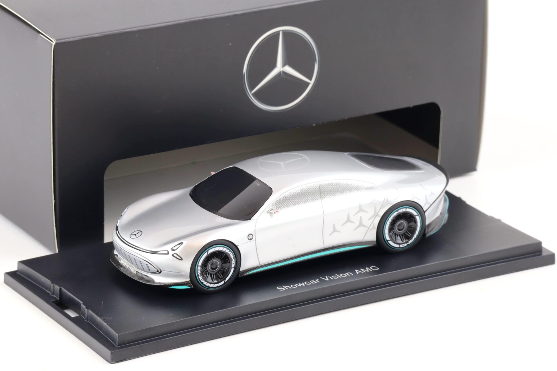 ID 87412 orig.jpg 1:43 AutoCult Mercedes Showcar Vision AMG silver Limited 500 DEALER VERSION