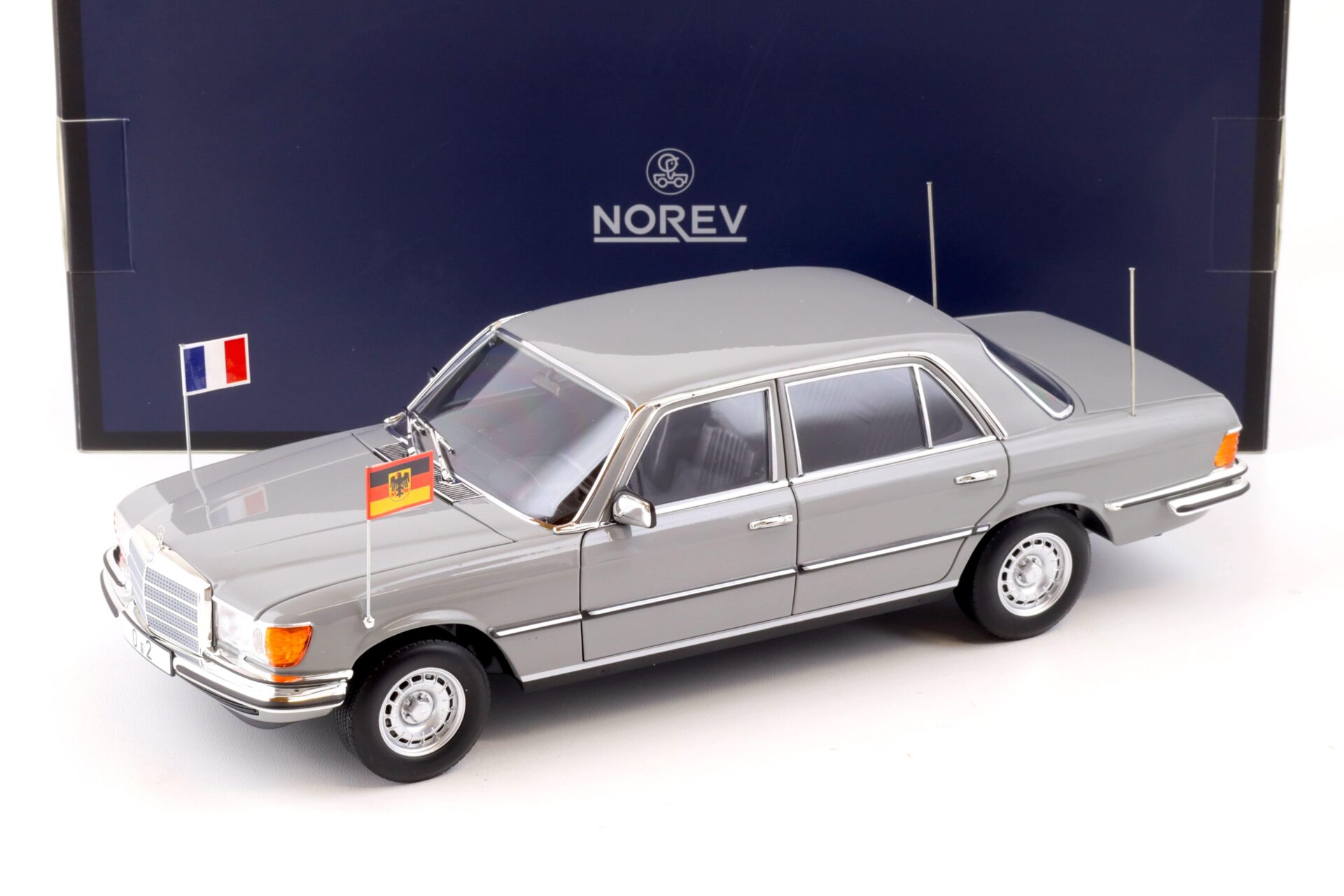 ID 87785 orig.jpg 1:18 Norev Mercedes 350 SEL W116 Staatslimousine Helmut Schmidt - Limited 300 pcs.