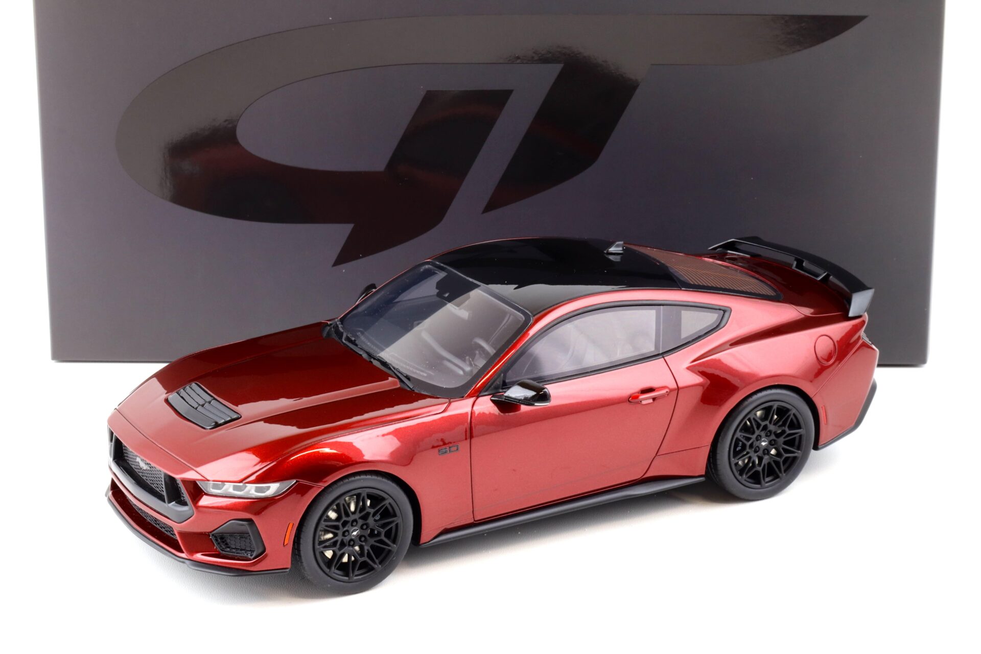 ID 87802 orig.jpg 1:18 GT Spirit GT433 Ford Mustang GT 5.0 Coupe red metallic/ black wheels 2024