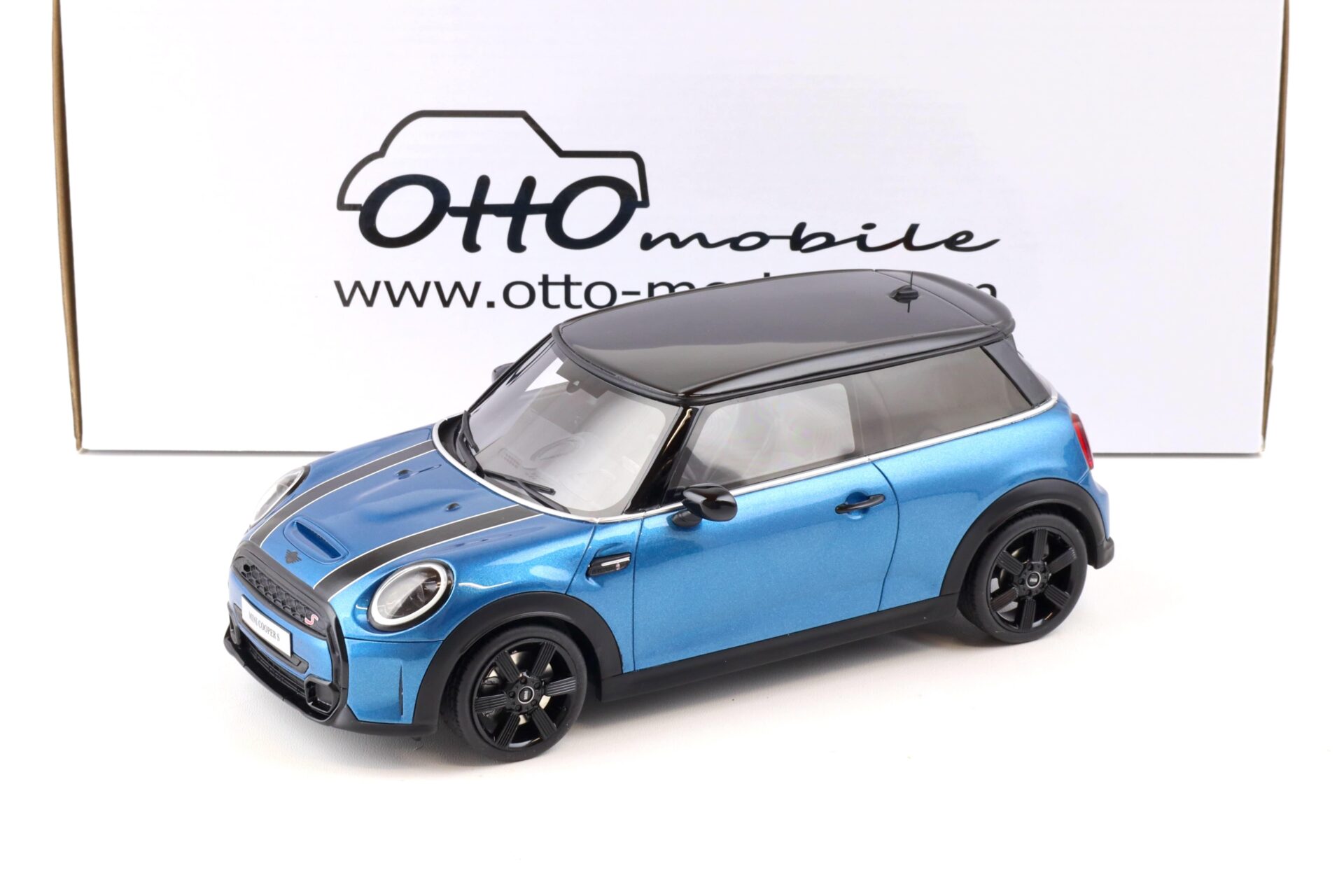 ID 87845 orig.jpg 1:18 OTTO mobile OT982 Mini Cooper S blue metallic/ black 2021