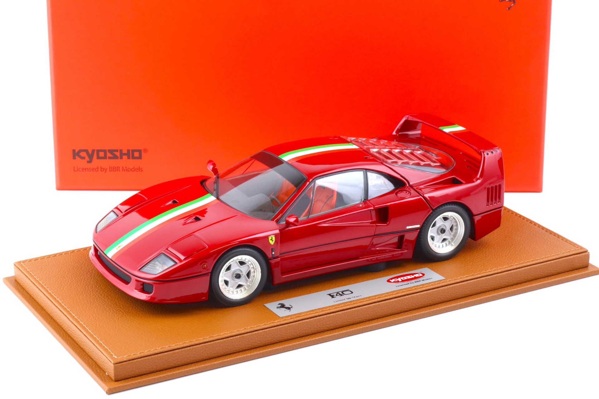 ID 87984 orig.jpg 1:18 BBR Kyosho Ferrari F40 metallic red/ Italian Flag with Showcase - Limited 78 pcs.