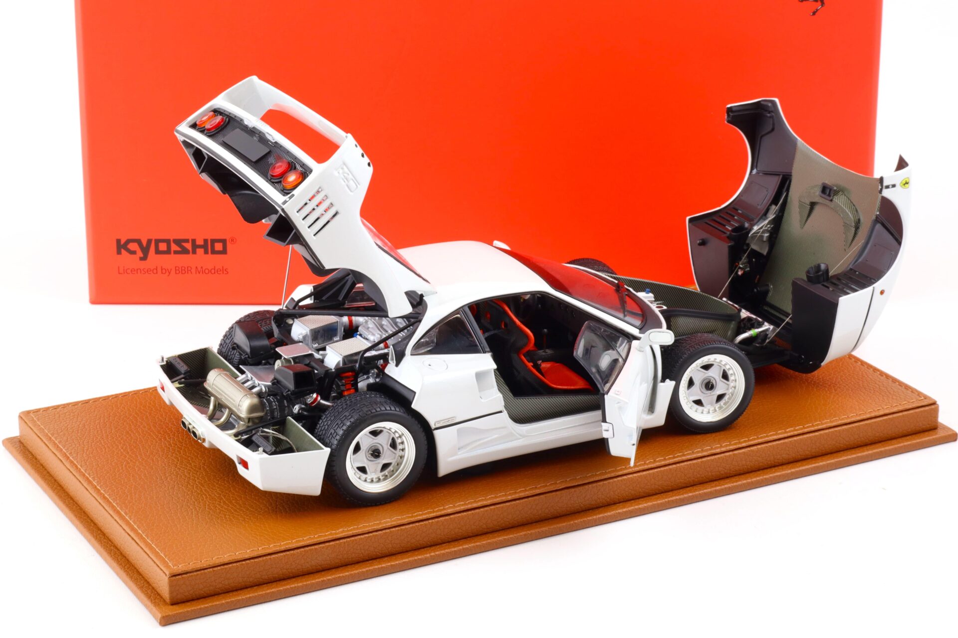 1:18 BBR Kyosho Ferrari F40 metallic white/ Italian Flag with Showcase - Limited 78 pcs.