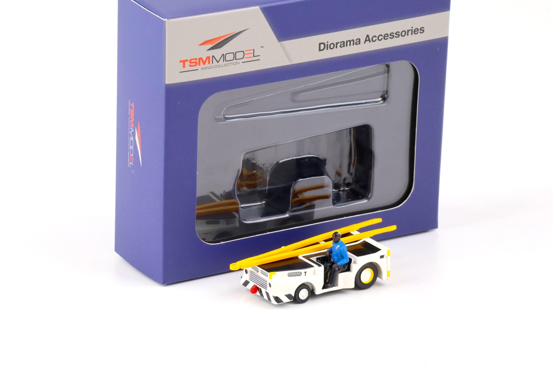 ID 88218 orig.jpg 1:72 TSM Model Wing Collection US Navy MD3 Navy Tractor with driver TSMWAC005