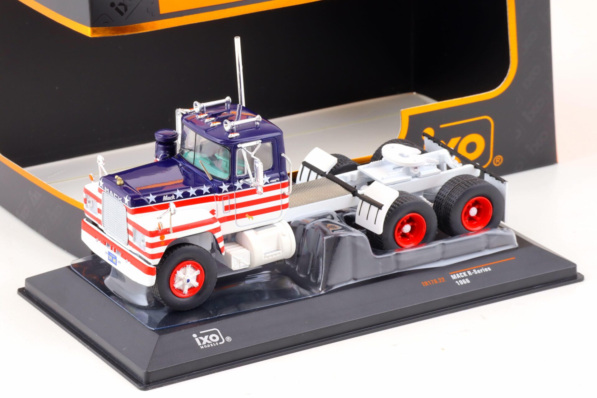 ID 88502 orig.jpg 1:43 IXO 1966 Mack R-Series SZM Truck Stars & Stripes white/blue/red TR178.22