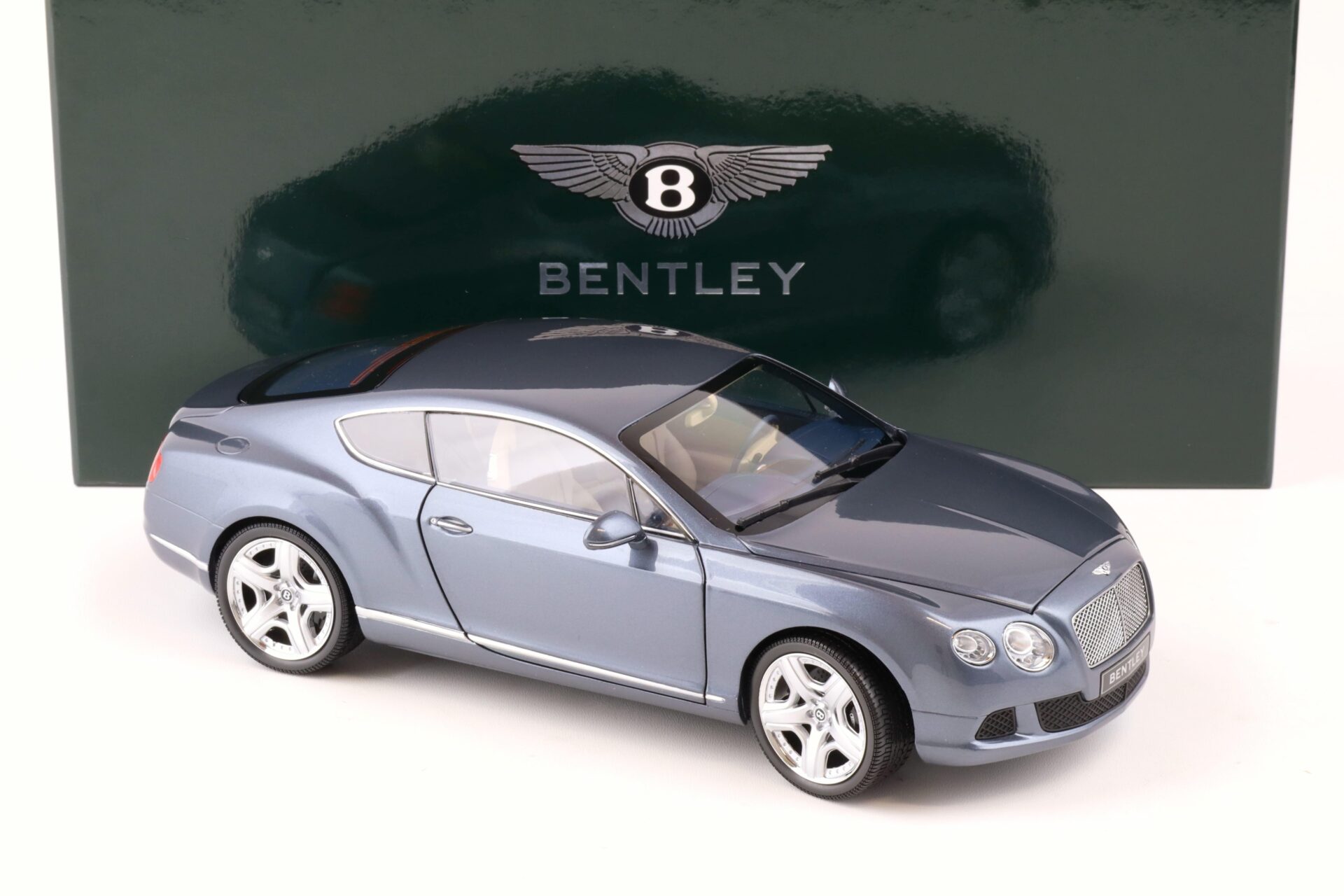 1:18 Minichamps Bentley Continental GT Coupe 2011 grey metallic