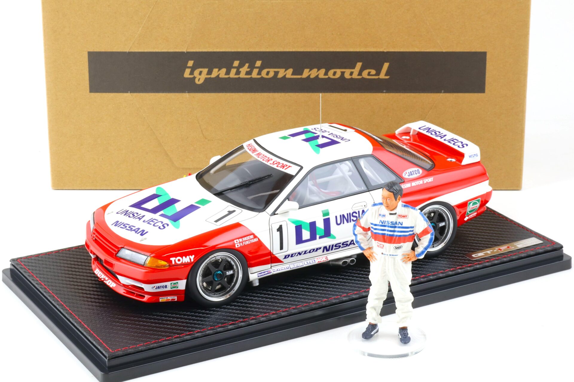 ID 88994 orig.jpg 1:18 Ignition Model IG2778 Nissan UNISIA JECS Skyline #1 GTC 1993 with Mr. Hasemi