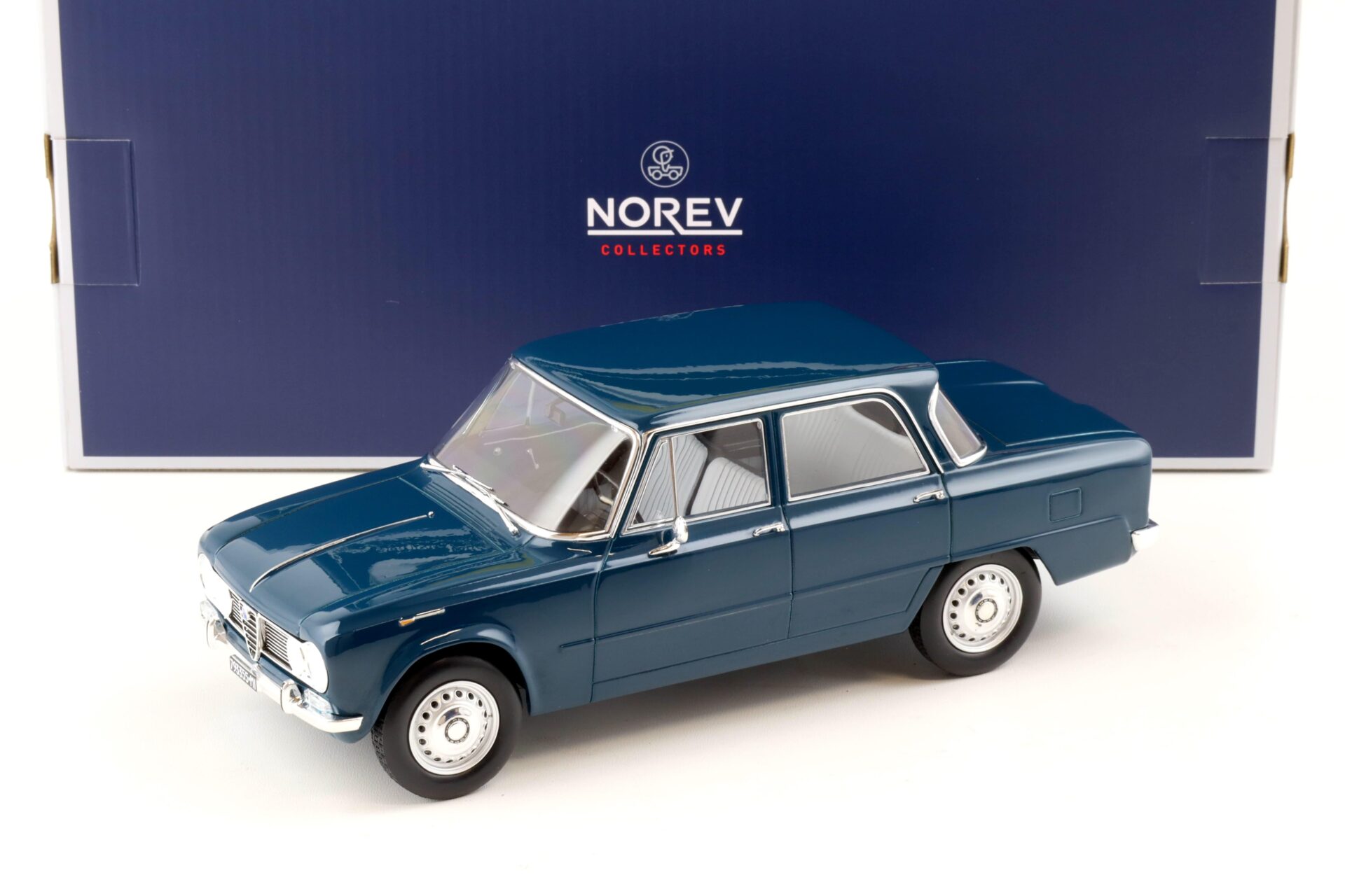 ID 89406 orig.jpg 1:18 Norev Alfa Romeo Giulia TI 1964 Petrol blue 187971