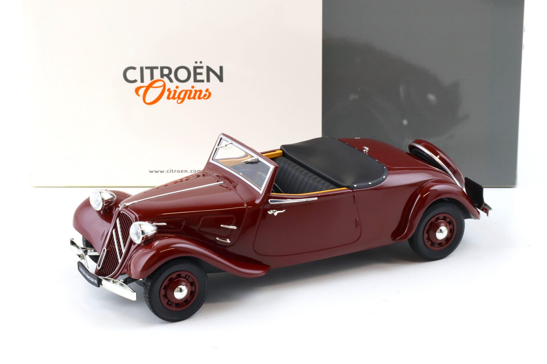 ID 89419 orig.jpg 1:18 Norev Citroen Traction Cabriolet 1939 dark red Citroen Origins Dealer