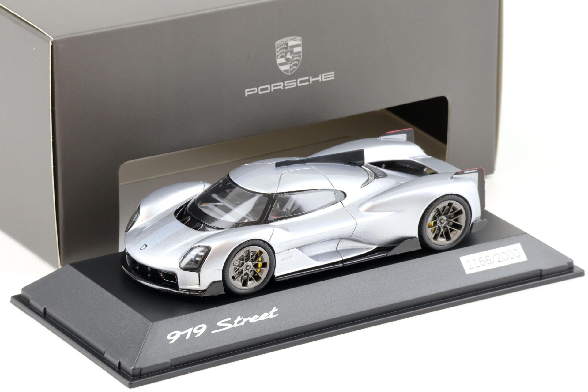 ID 90275 orig 1.jpg 1:43 Spark Porsche 919 Street silver/ black Limited WAP DEALER