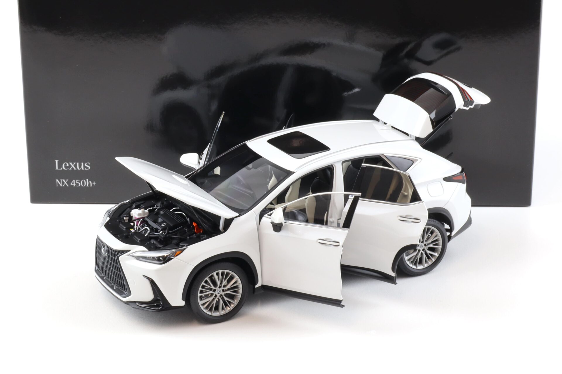 ID 90960 orig.jpg 1:18 Kyosho Lexus NX 450h+ SUV 2022 Sinic Quartz white Diecast/ full openings 08968Q