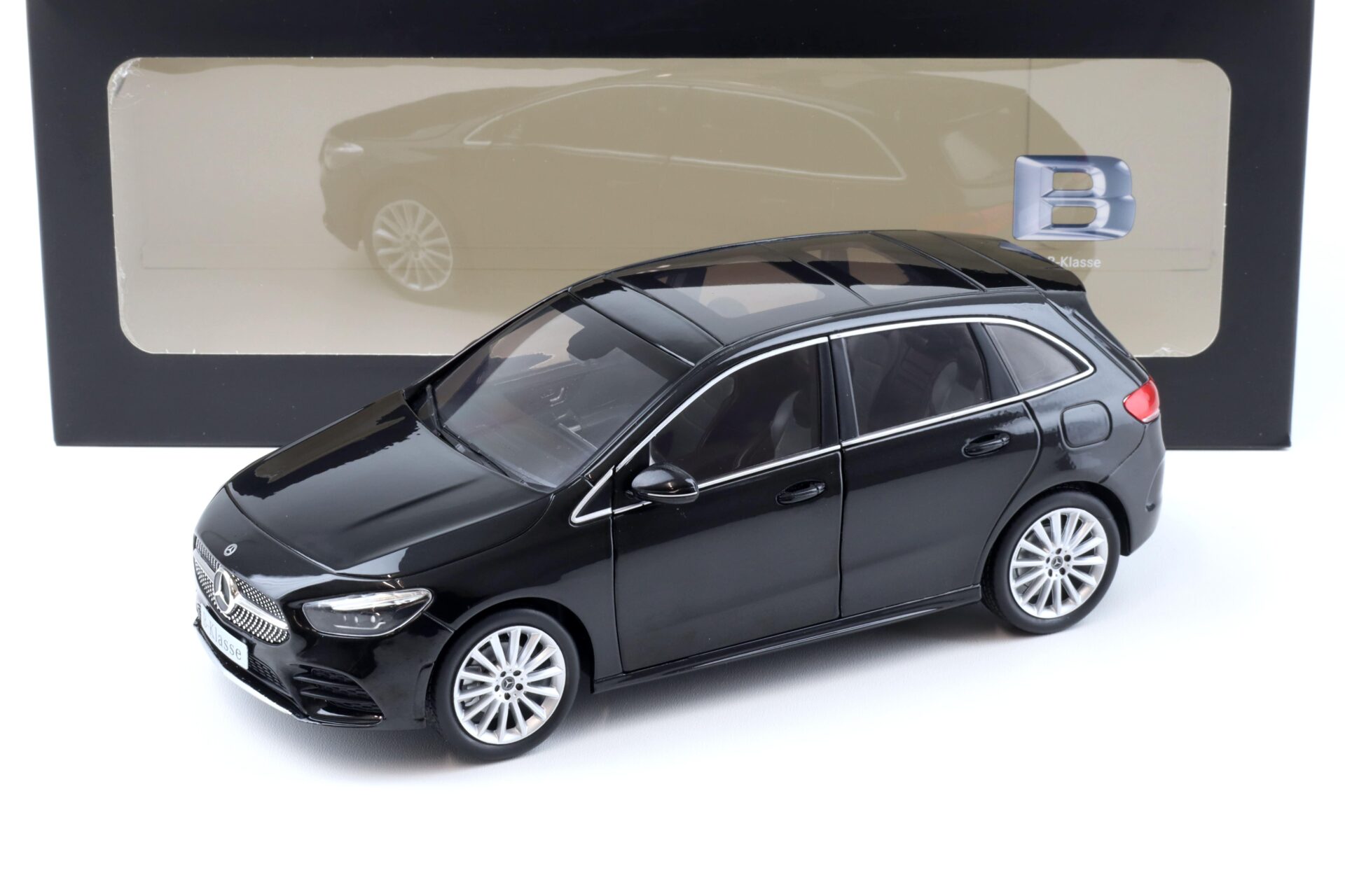 ID 91884 orig.jpg 1:18 Z-Models Mercedes B-Klasse AMG Line W247 cosmos black DEALER VERSION