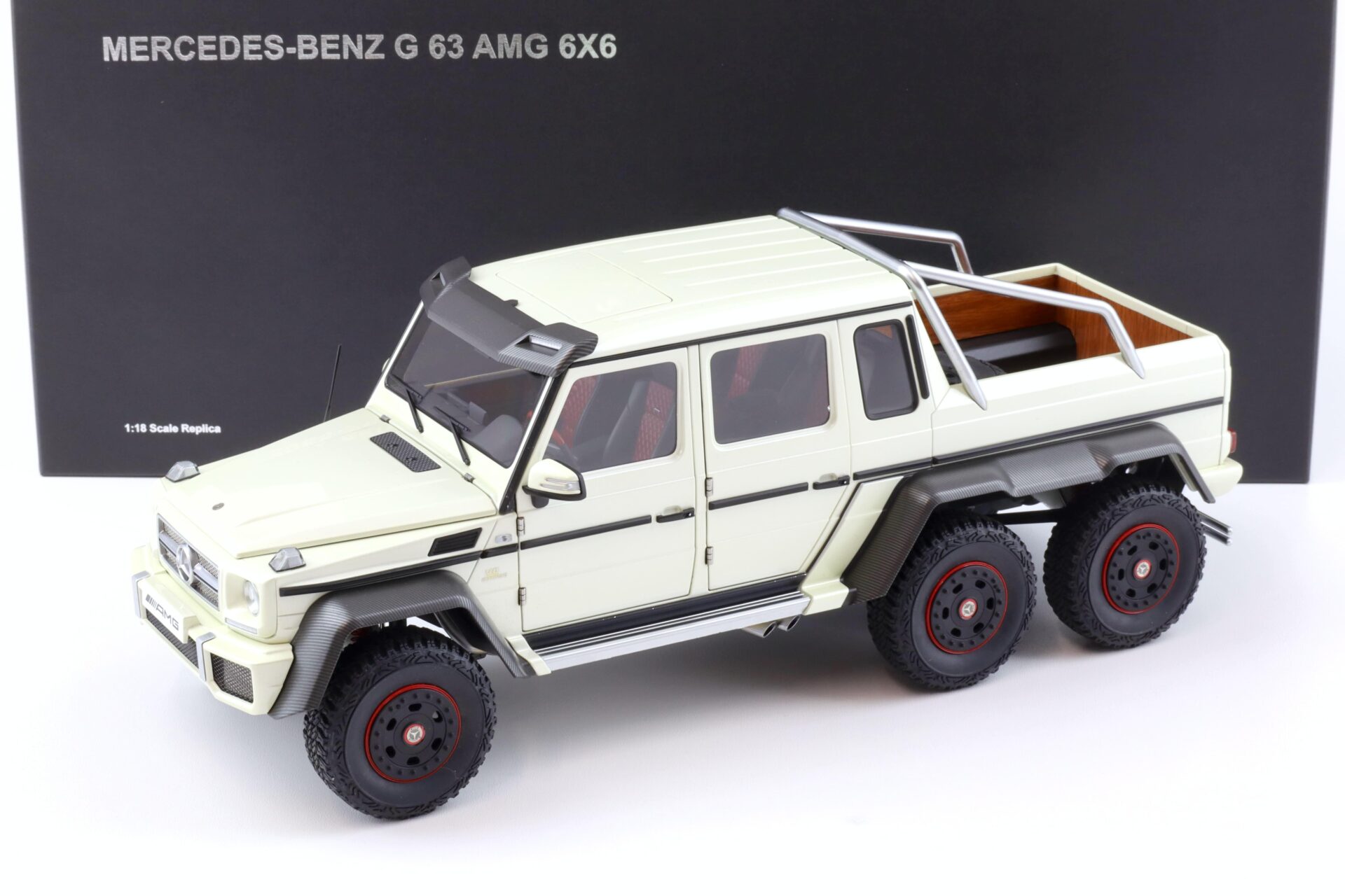 ID 92060 orig.jpg 1:18 AUTOart 2013 Mercedes G63 AMG 6x6 Designo Diamond white 76307