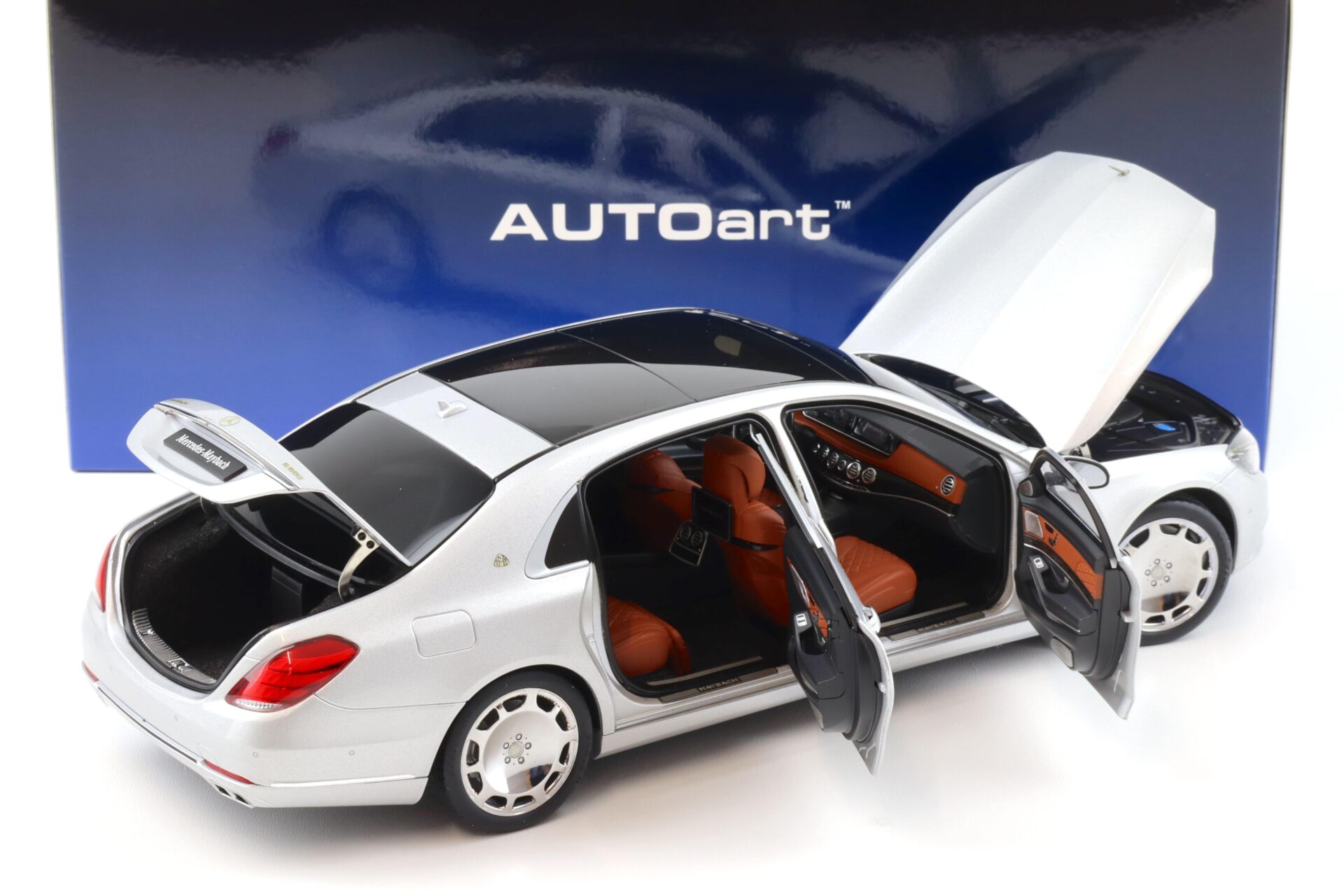 1:18 AUTOart Mercedes – Maybach S-Klasse S600 Limousine silver
