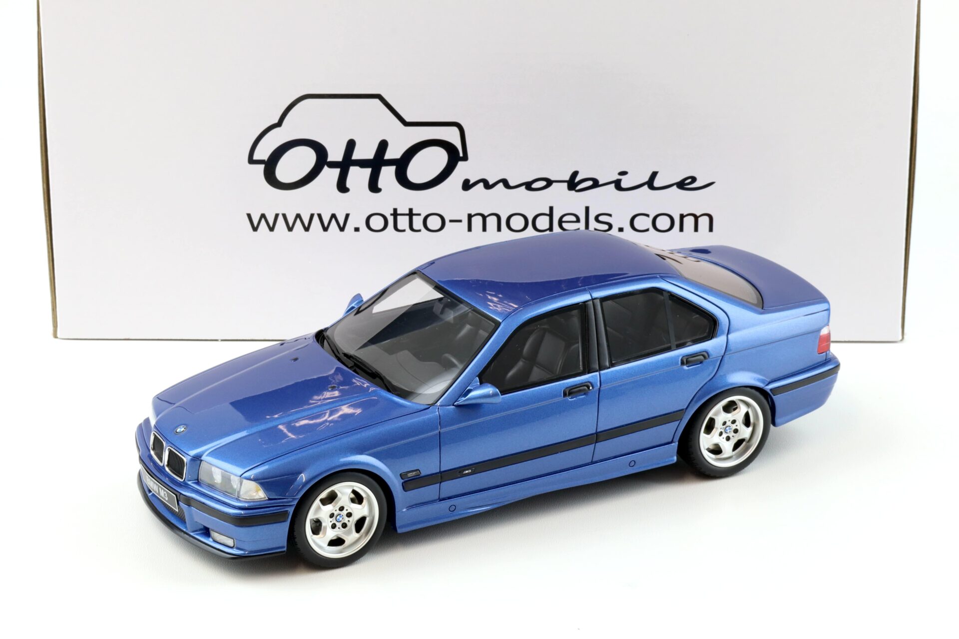 ID 92212 orig.jpg 1:18 OTTO mobile OT1082 BMW M3 E36 Limousine Estoril blue 1995