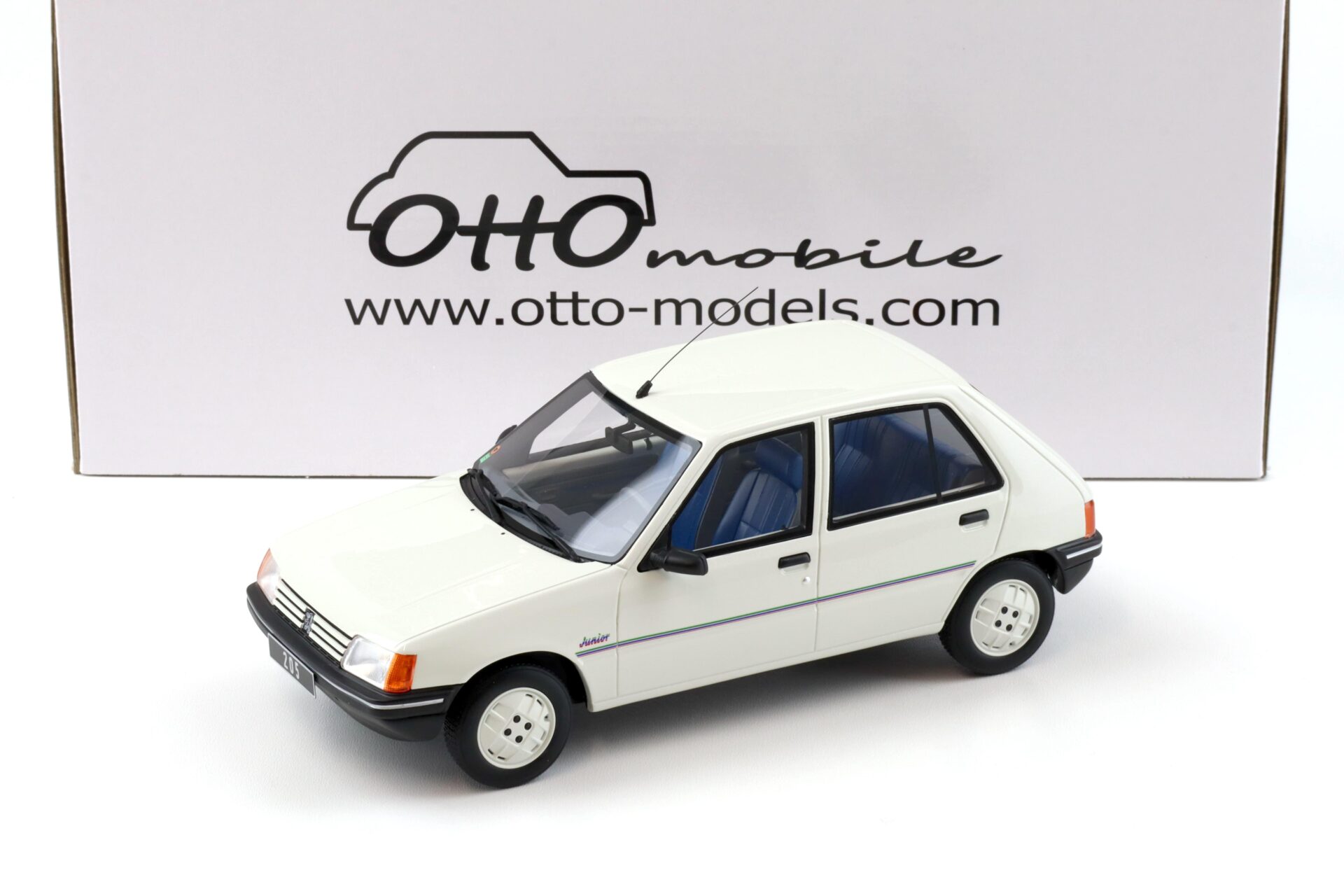 ID 92228 orig.jpg 1:18 OTTO mobile OT463 Peugeot 205 Junior white 1988