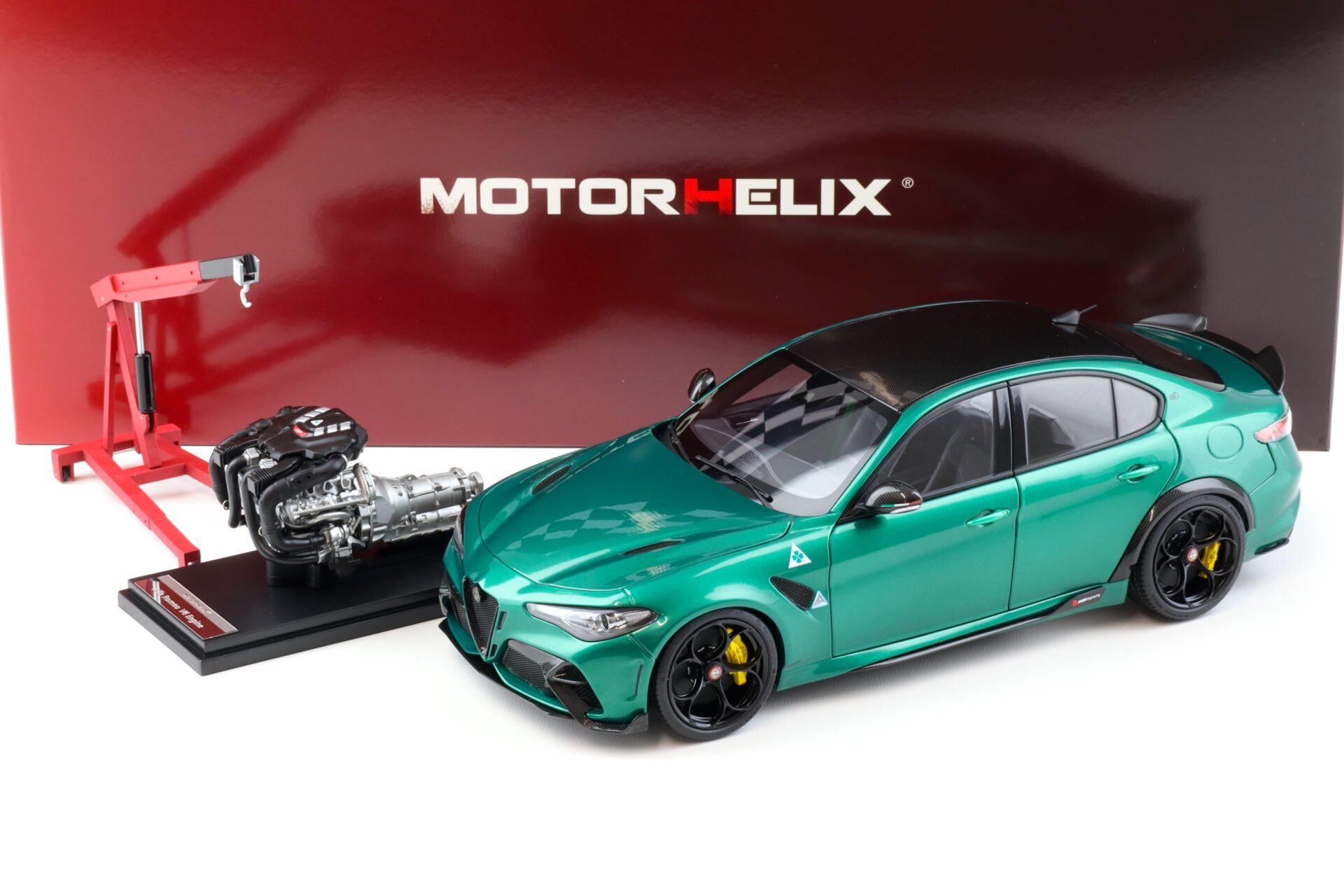 ID 92376 orig.jpg 1:18 Motorhelix Alfa Romeo Giulia GTA Montreal green + engine Die-Cast M89002