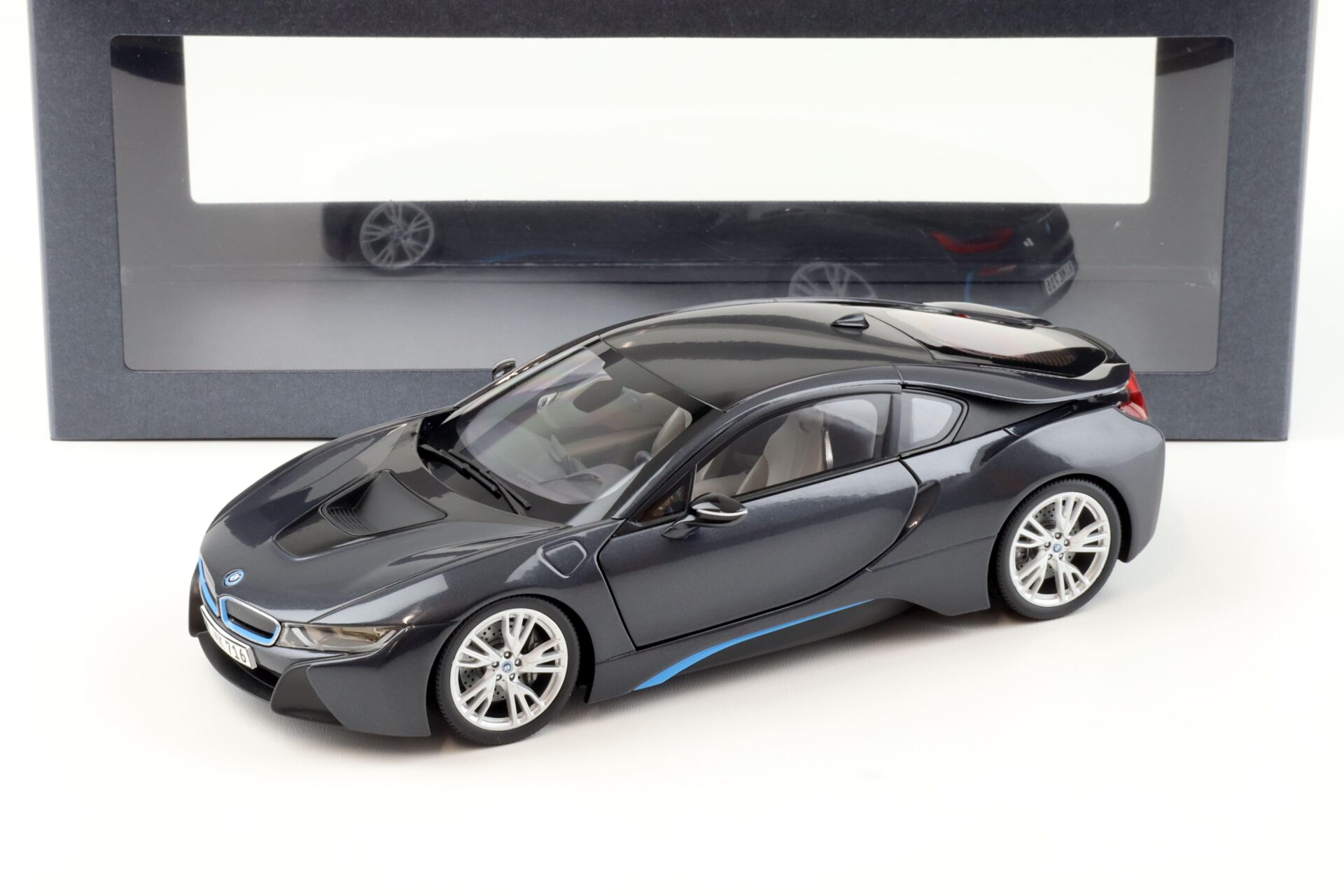 1:18 Paragon 2013 BMW i8 Coupe Sophisto grey metallic DEALER VERSION