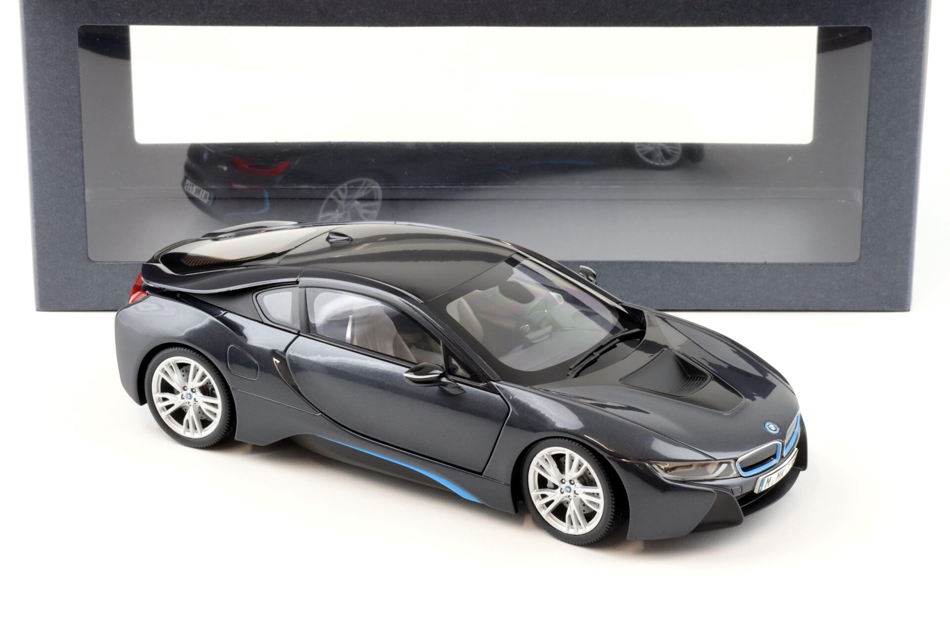 1:18 Paragon 2013 BMW i8 Coupe Sophisto grey metallic DEALER VERSION