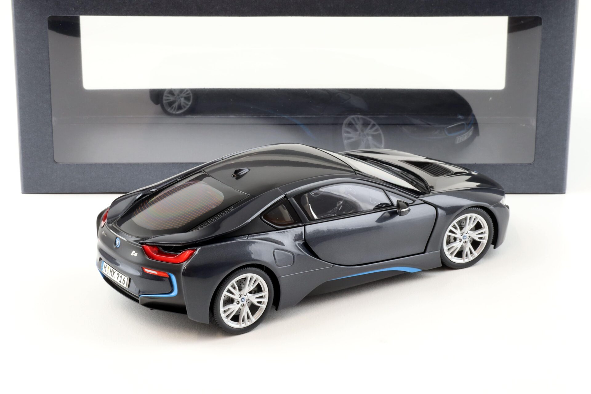 1:18 Paragon 2013 BMW i8 Coupe Sophisto grey metallic DEALER VERSION