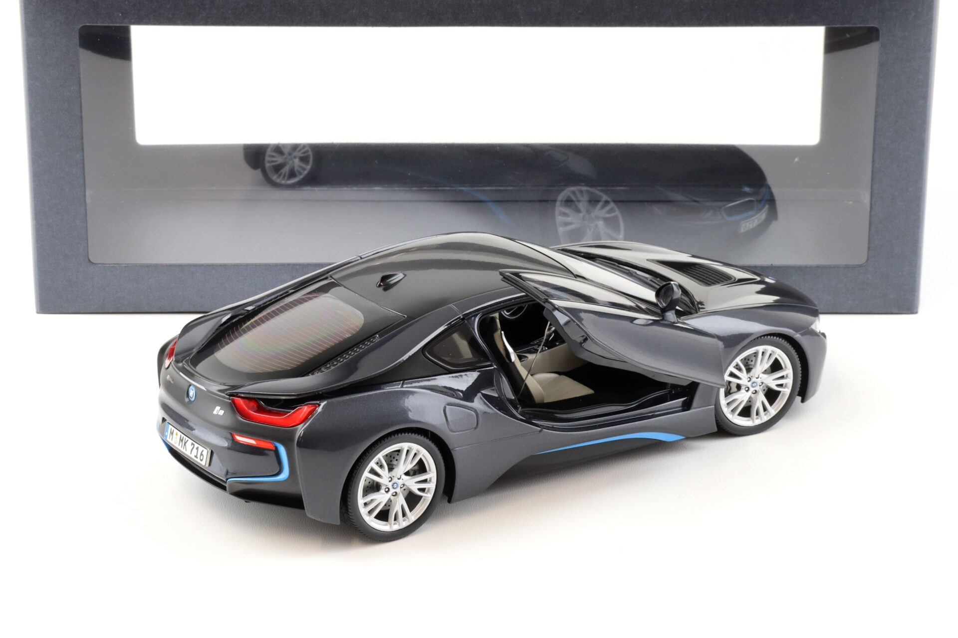 1:18 Paragon 2013 BMW i8 Coupe Sophisto grey metallic DEALER VERSION
