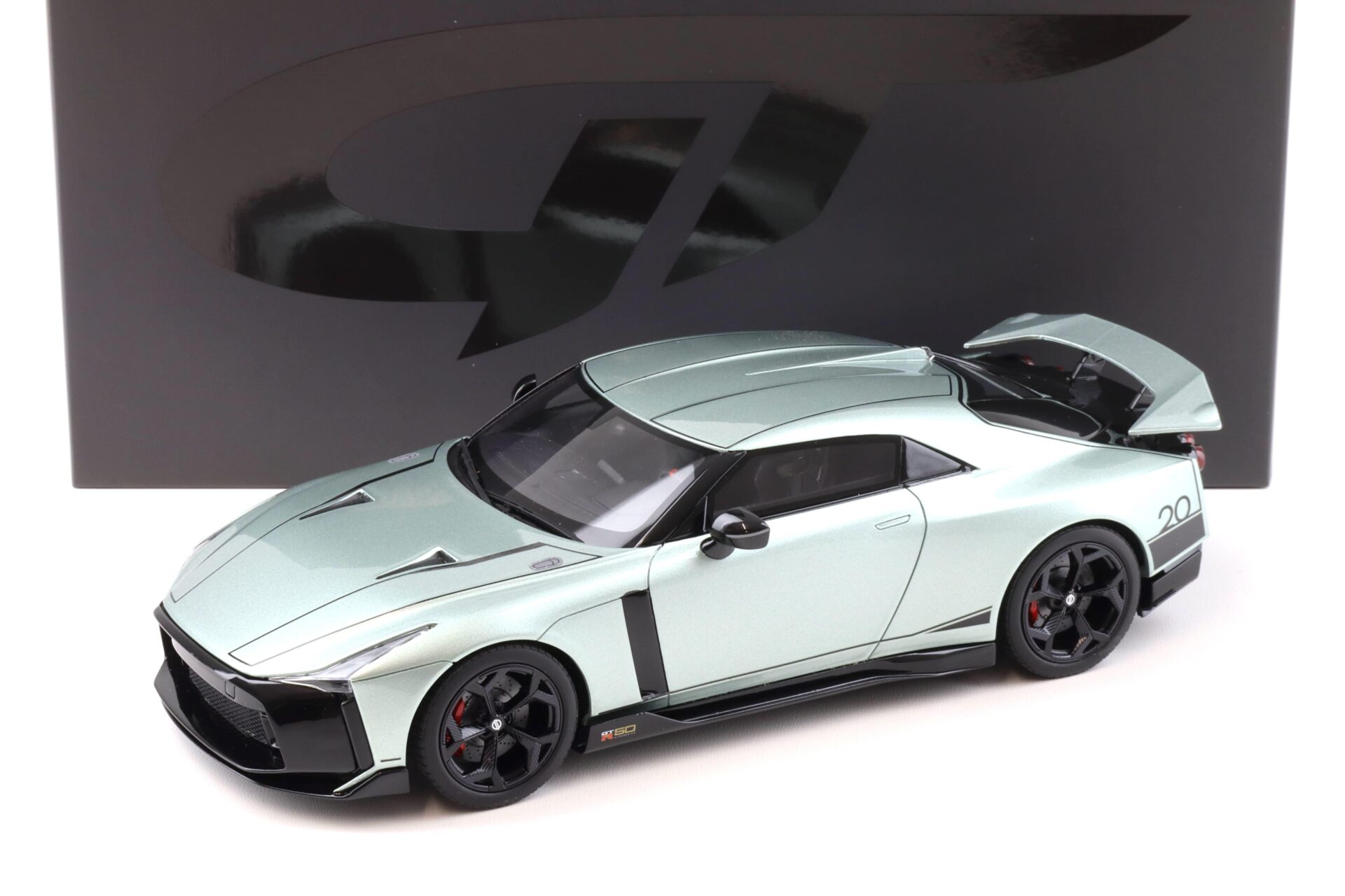 ID 92918 orig.jpg 1:18 GT Spirit GT284 Nissan GTR R50 Coupe 2021 light green metallic
