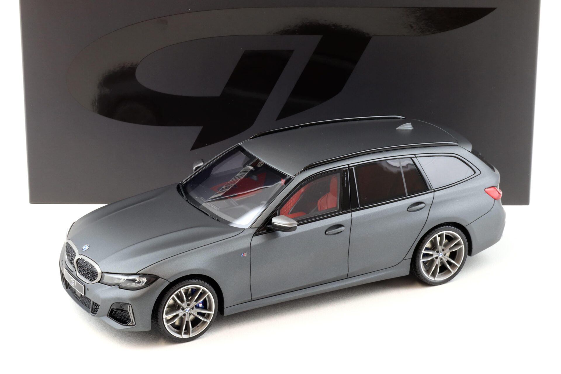 ID 92954 orig.jpg 1:18 GT Spirit GT471 BMW 3 Series M 340i xDrive Touring G21 Frozen grey 2019