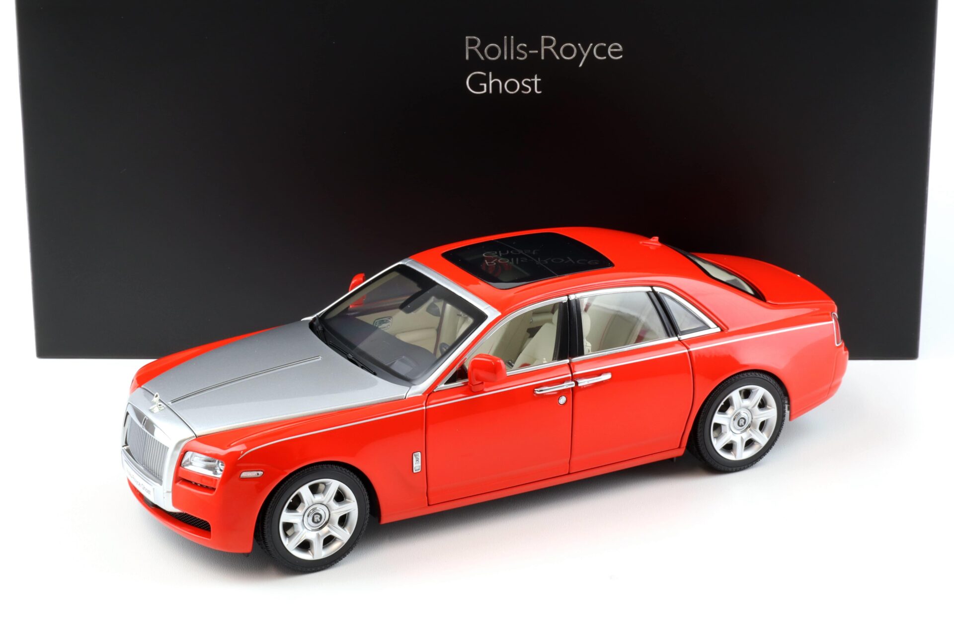 ID 93043 orig.jpg 1:18 Kyosho Rolls Royce Ghost 2009 red/ silver KS08802RS