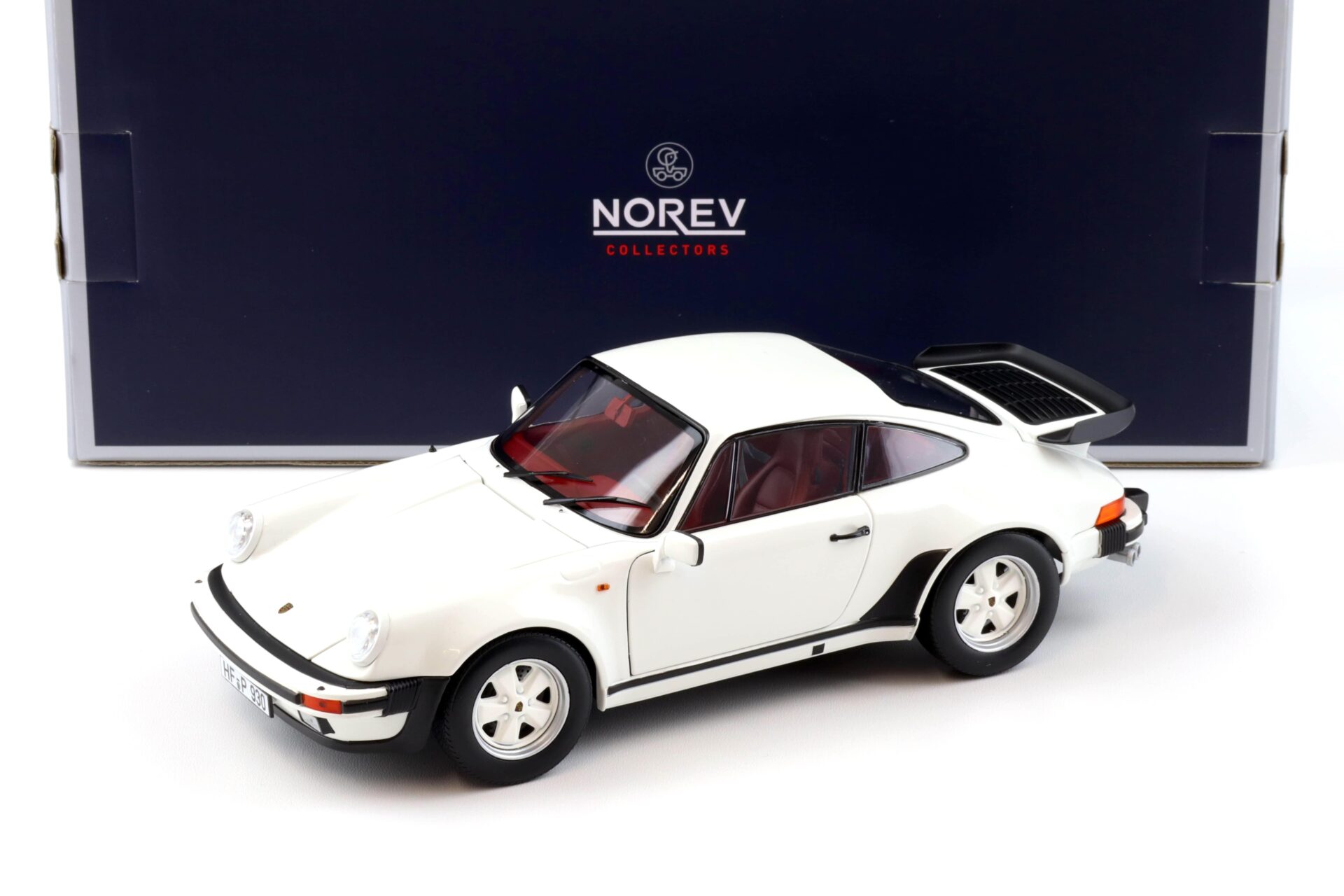 ID 93119 orig.jpg 1:18 Norev Porsche 911 Turbo 3.3 Coupe 1977 white blanc